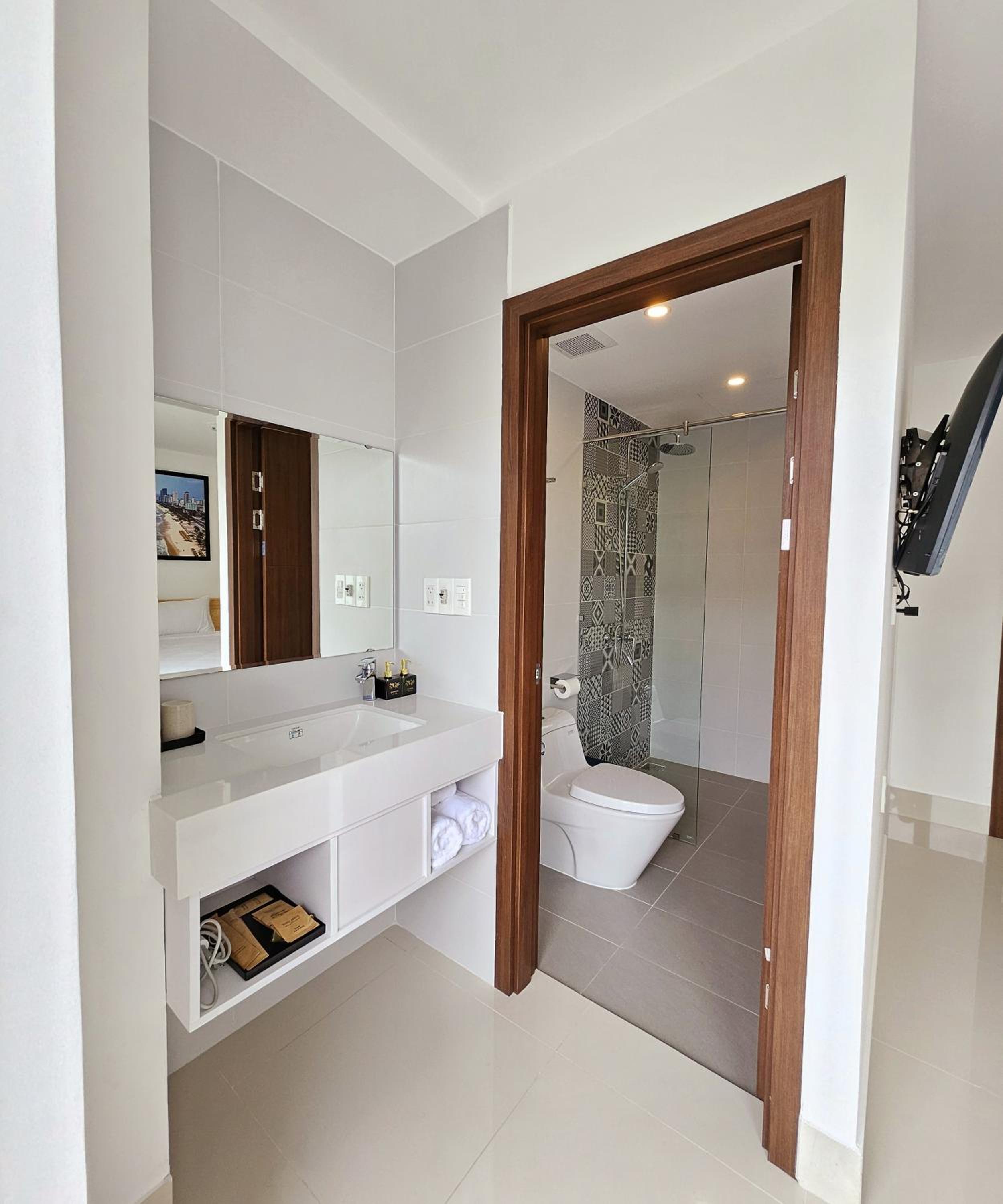 Double Room with Balcony - Photo 4