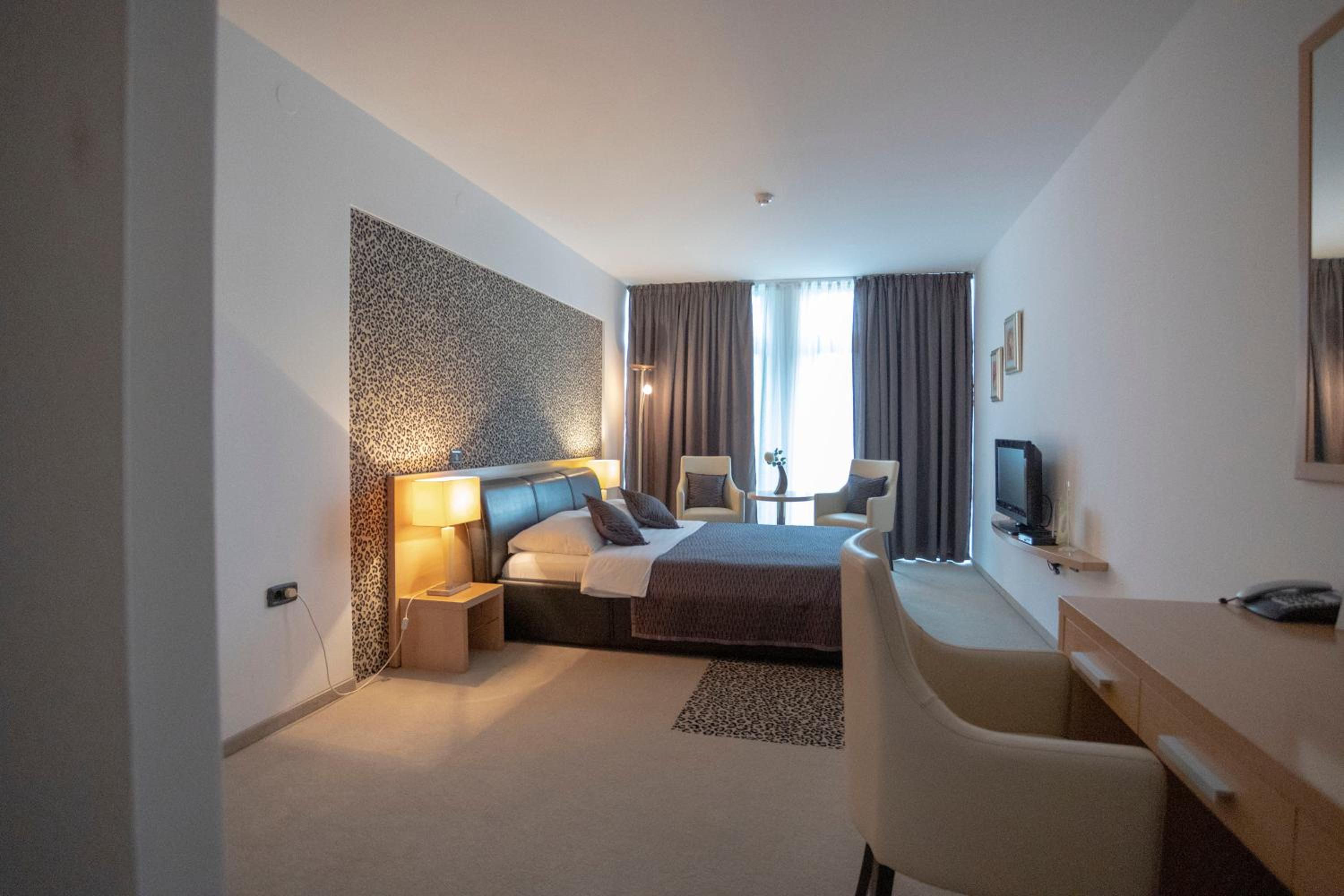 Double Room - Photo 1