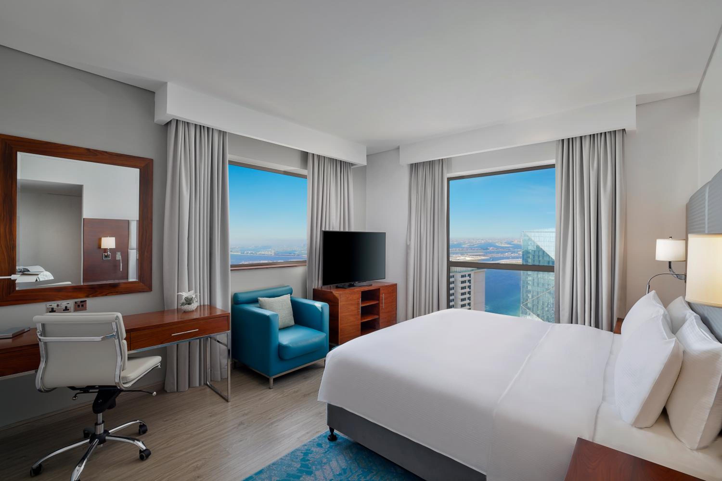 Four-Bedroom Family Suite with Sea View and Balcony