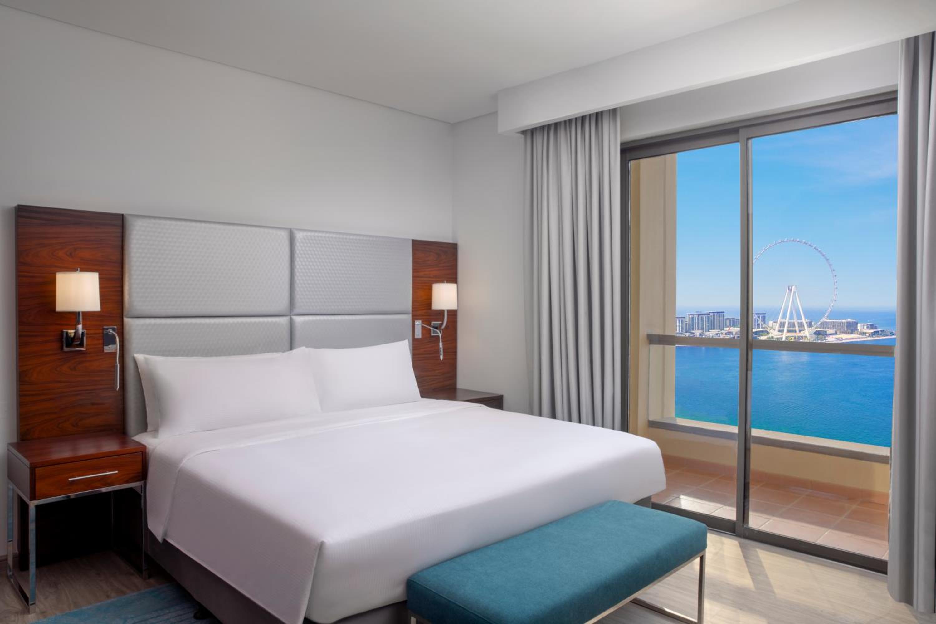 Four-Bedroom Family Suite with Sea View and Balcony