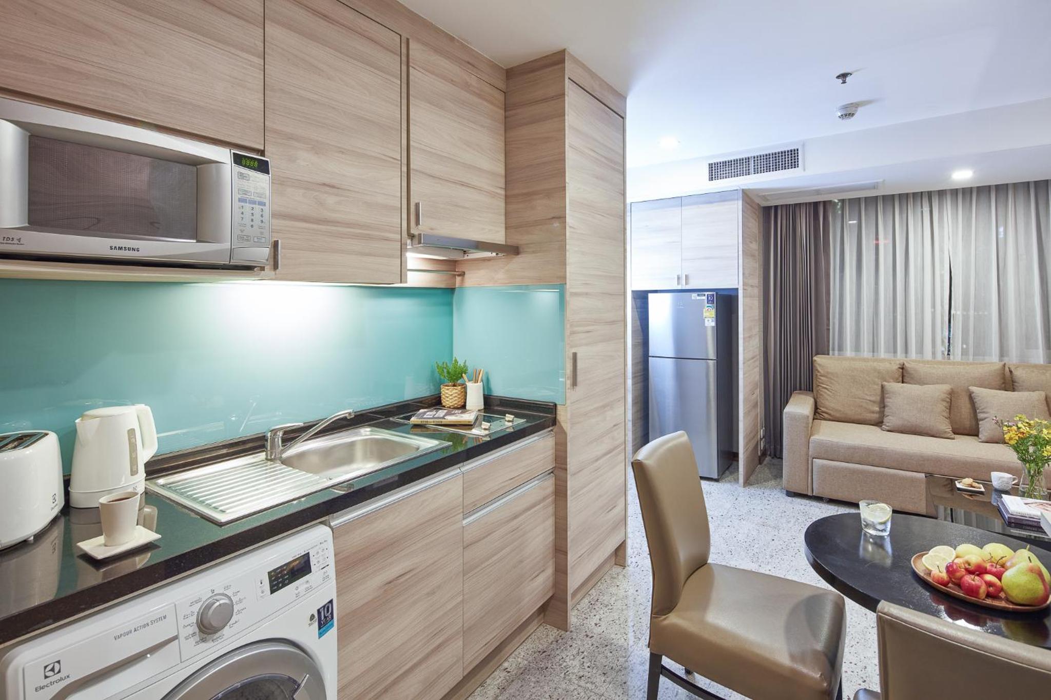 One-Bedroom Suite thumbnail 6