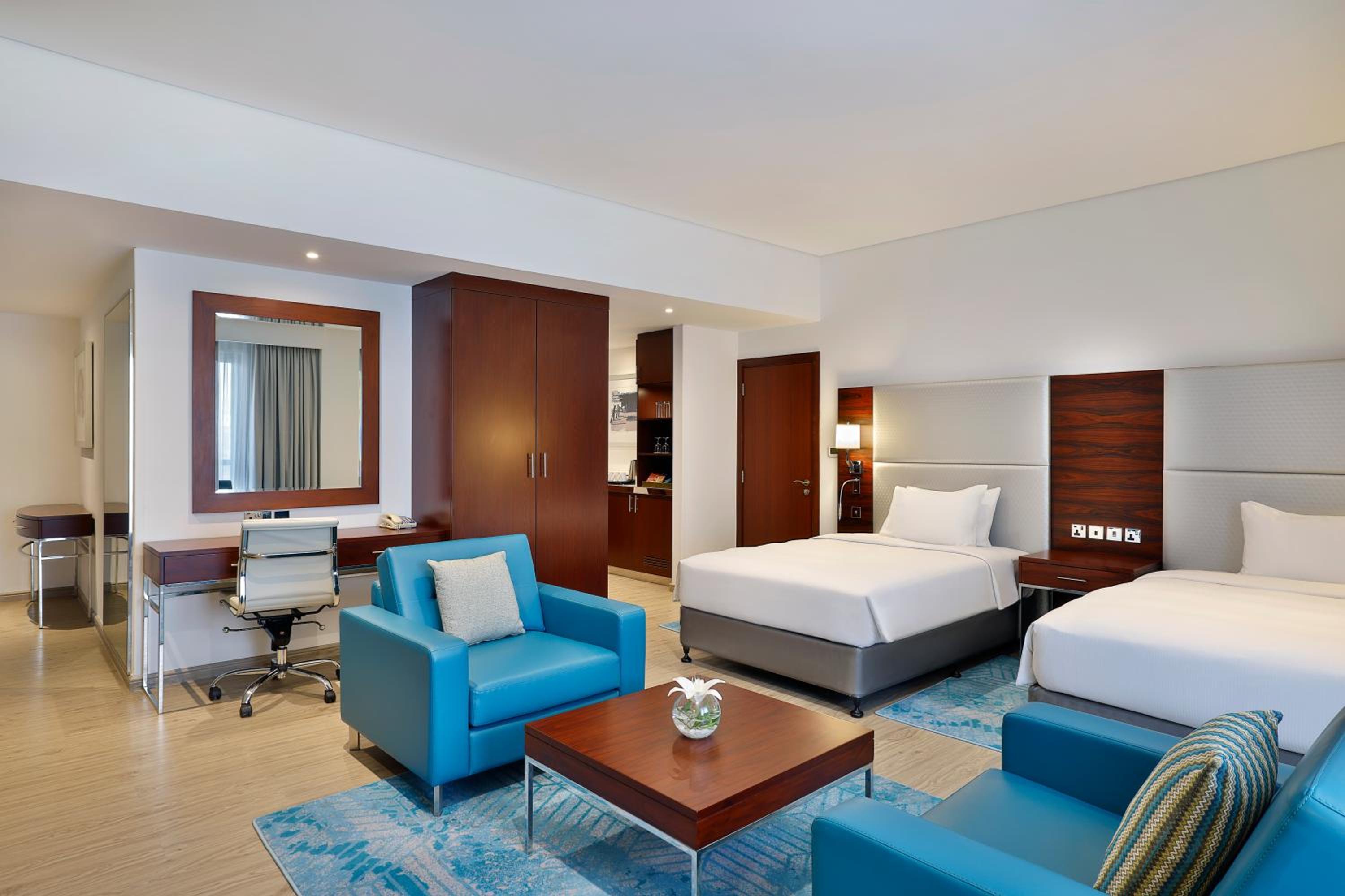 Deluxe Twin Room with Sea View and Balcony thumbnail 5