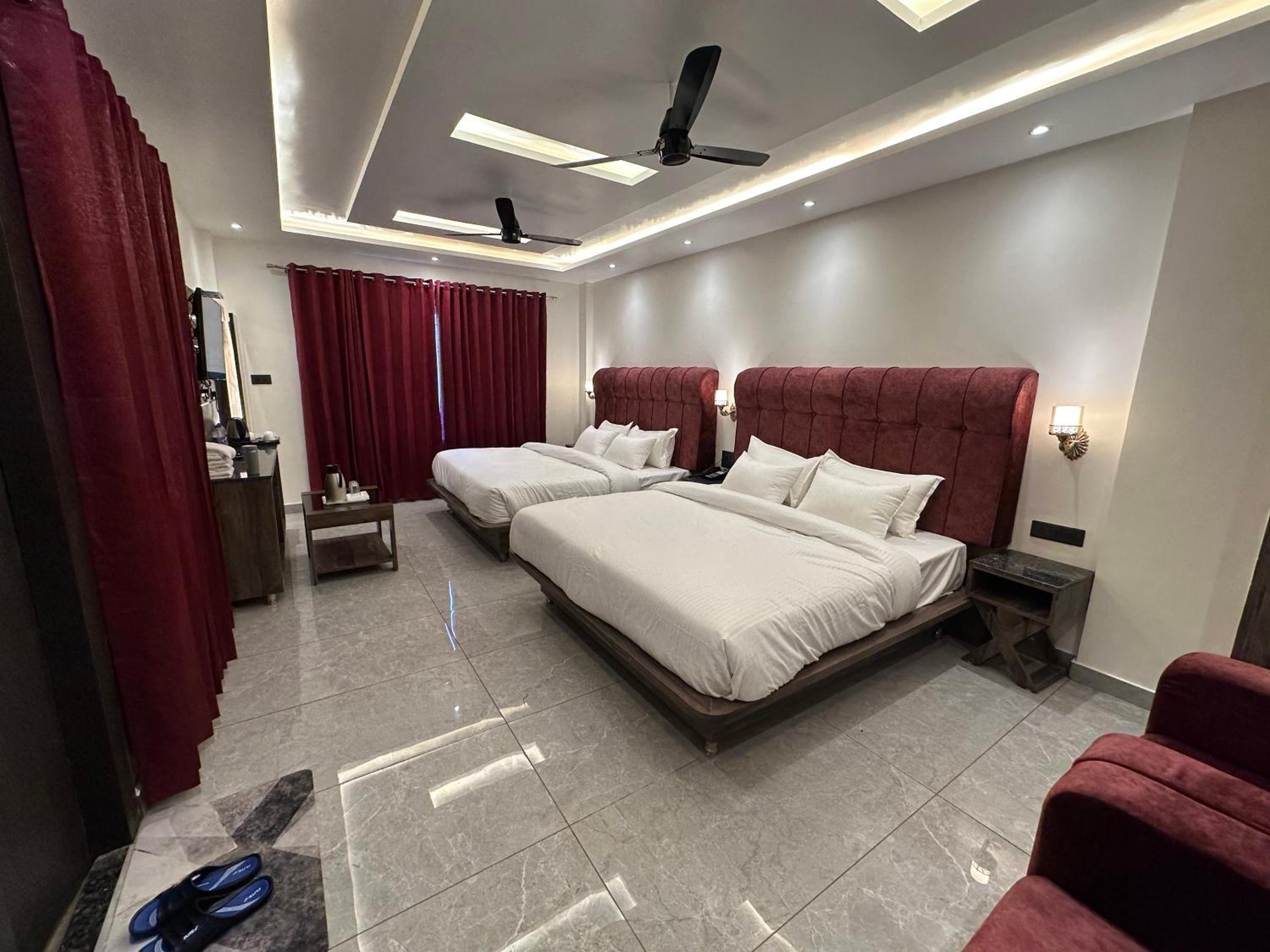Deluxe Family Suite photo 1