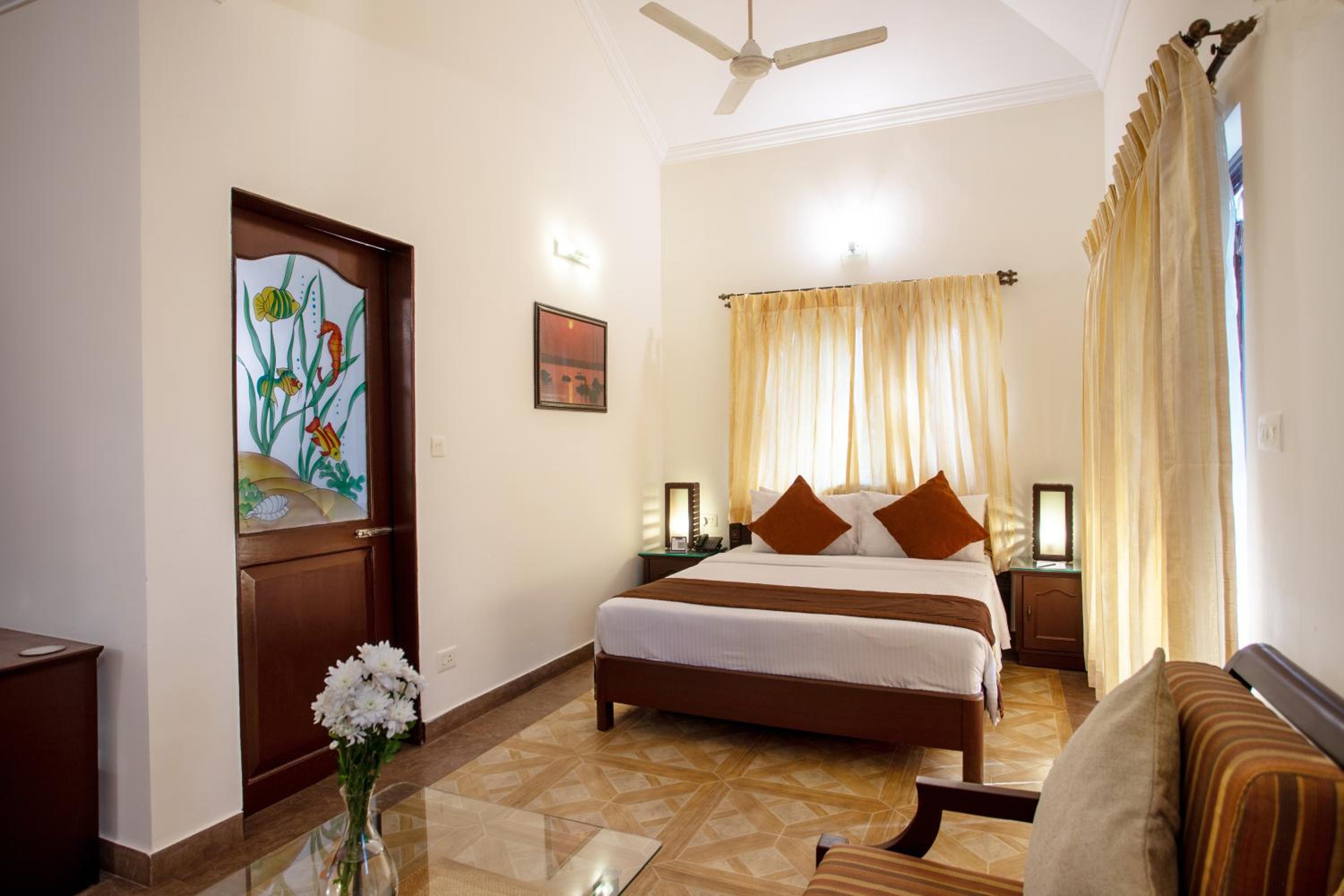 Deluxe Room with Sitting Area photo 3