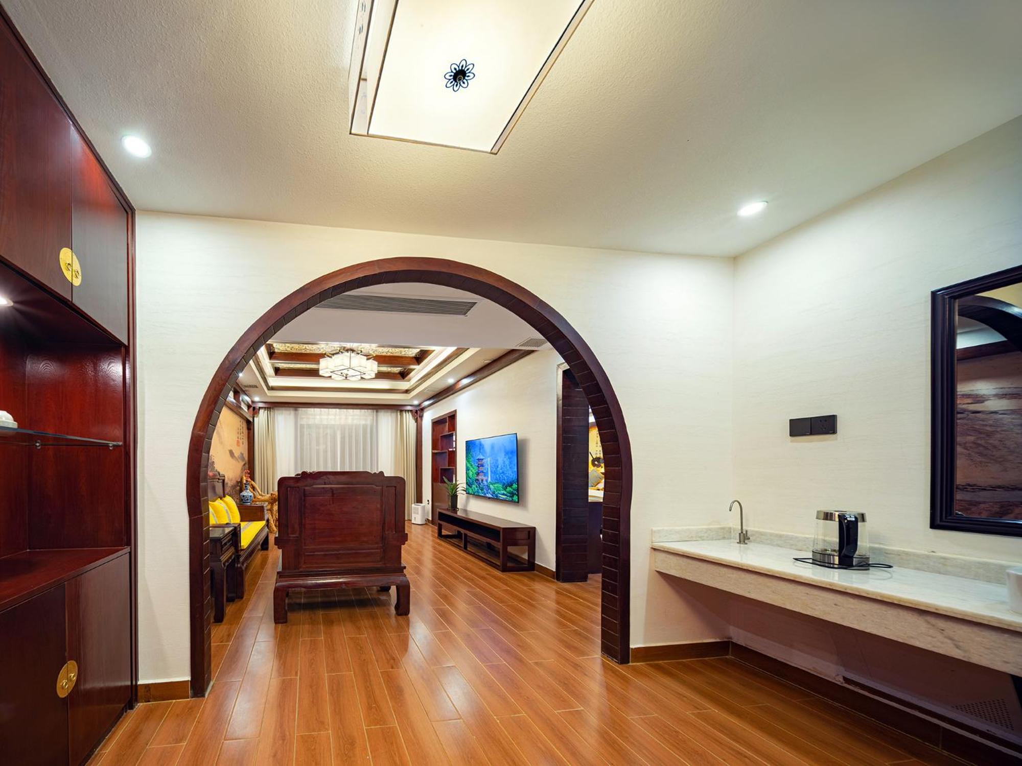 Deluxe Family Suite photo 3