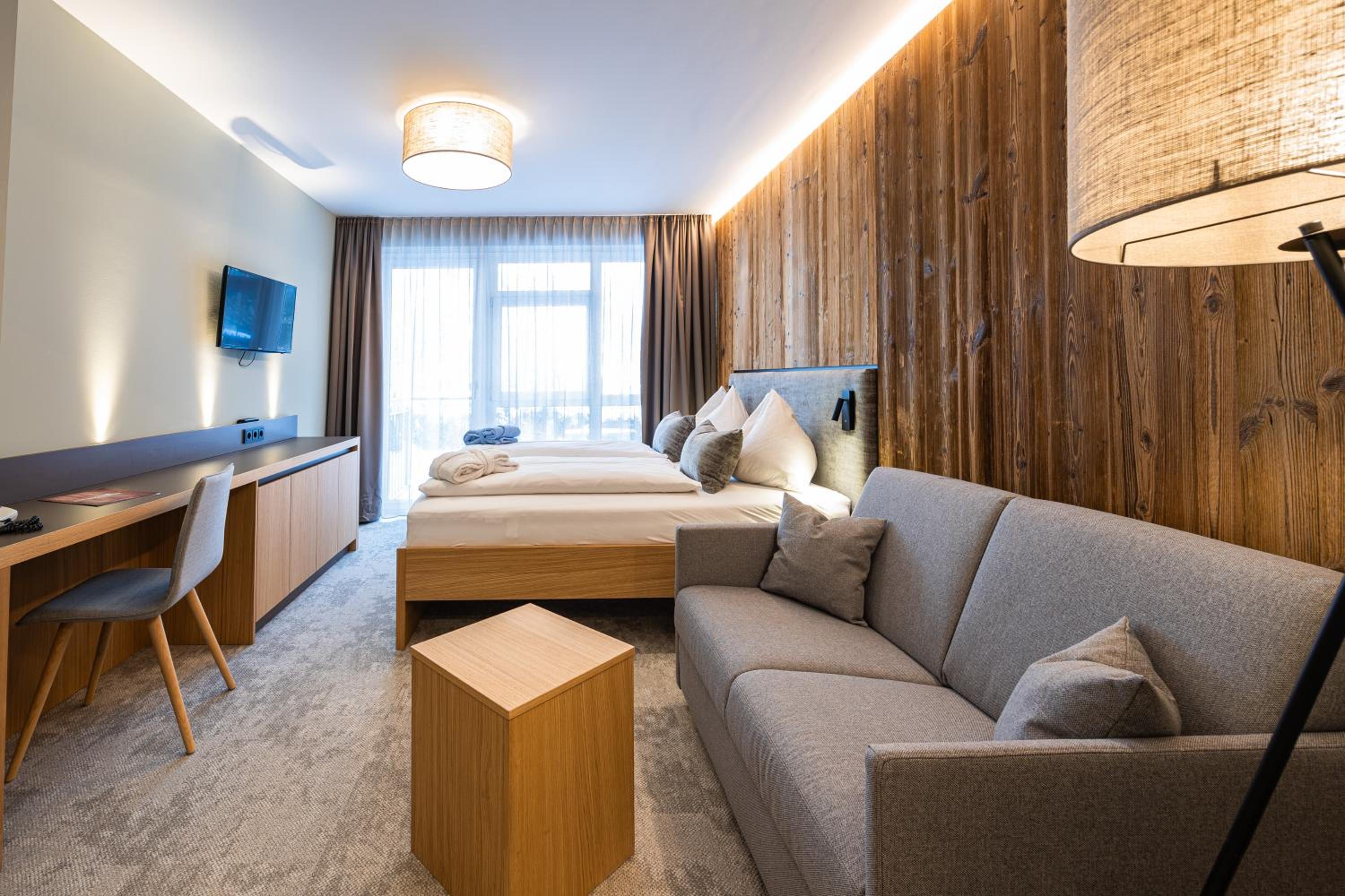 Junior Suite with Balcony - Photo 1