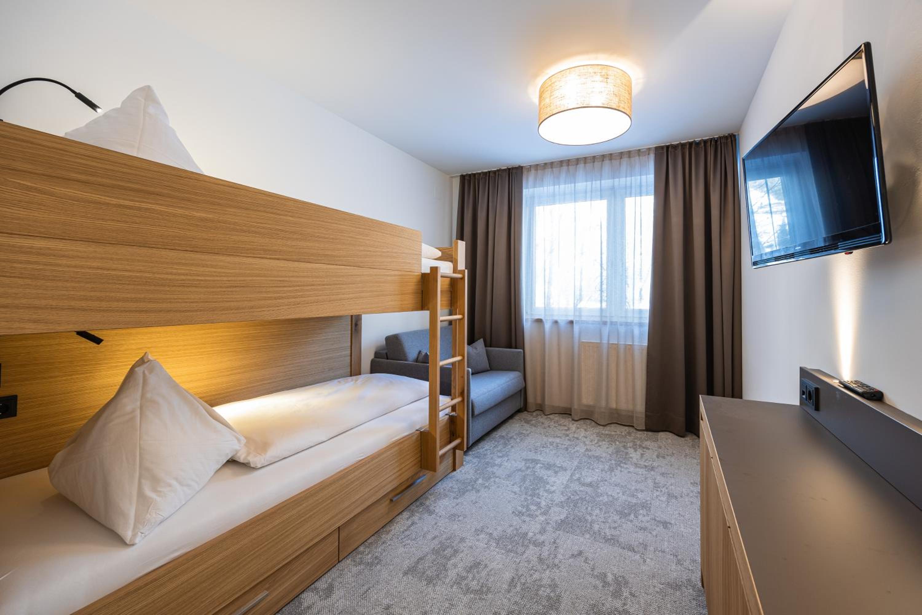 Junior Suite with Balcony - Photo 2