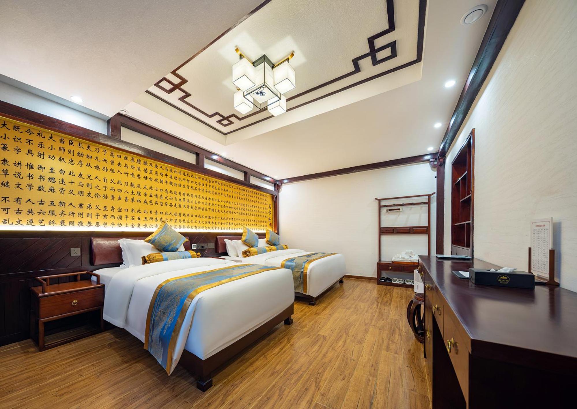 Deluxe Family Suite photo 1