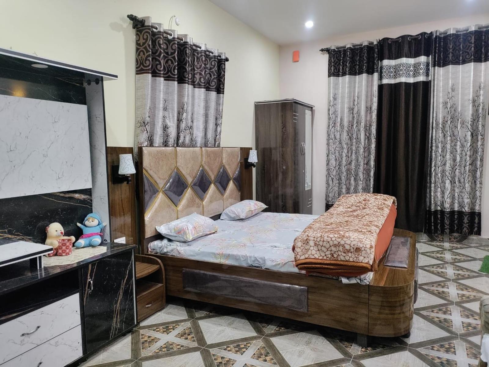 Deluxe Double Room (2 Adults + 1 Child) photo 1