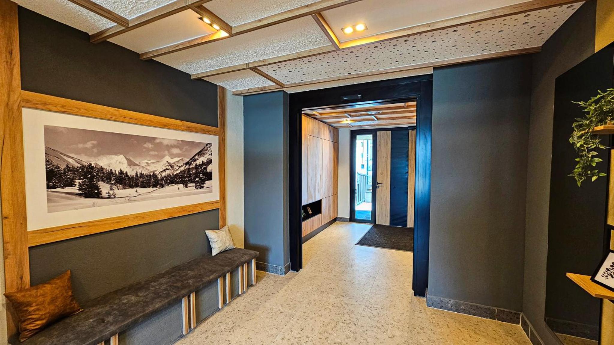 Apartment with Mountain View photo 1
