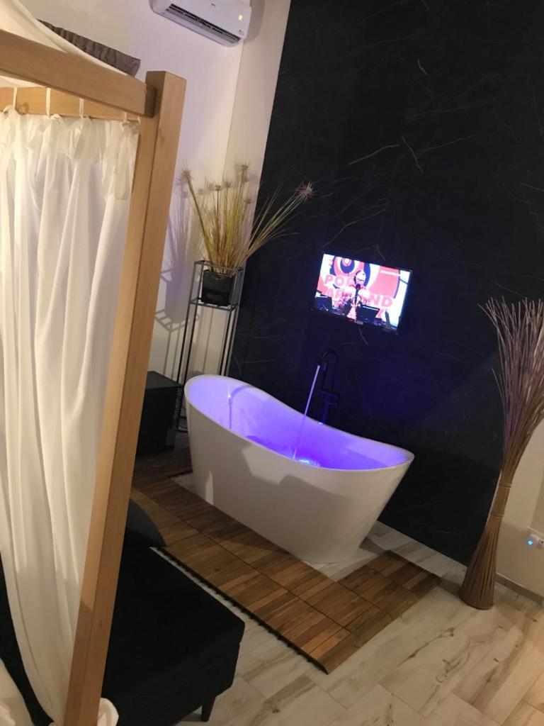 Suite with Spa Bath photo 3