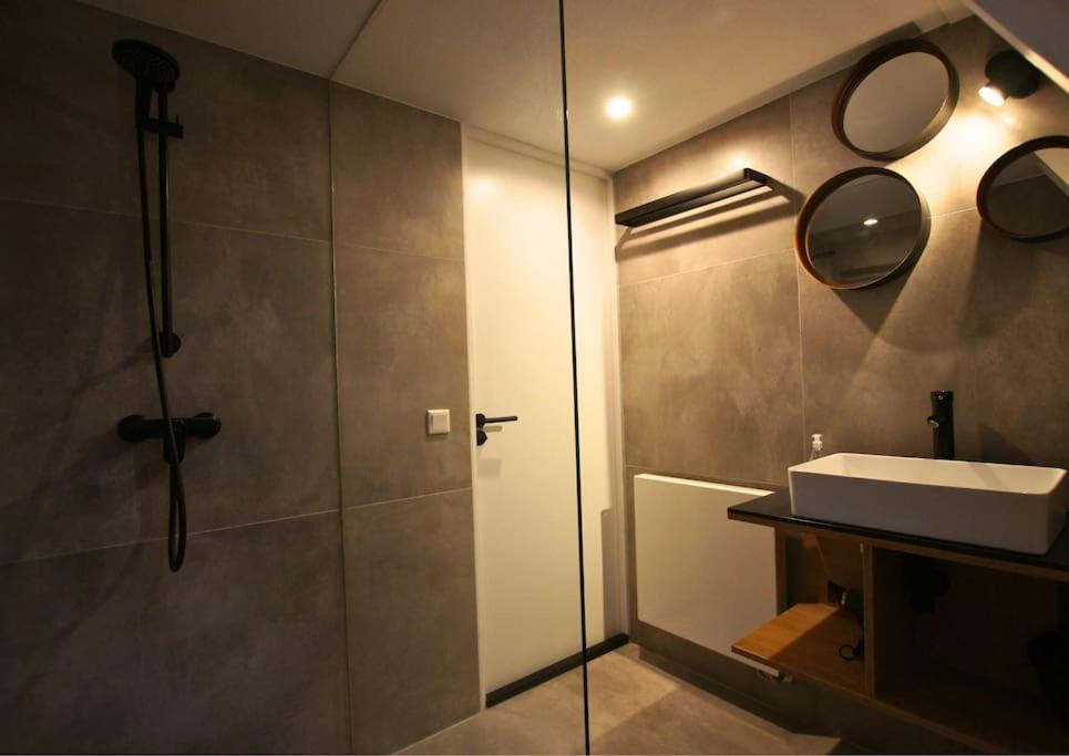 Three-Bedroom House photo 3
