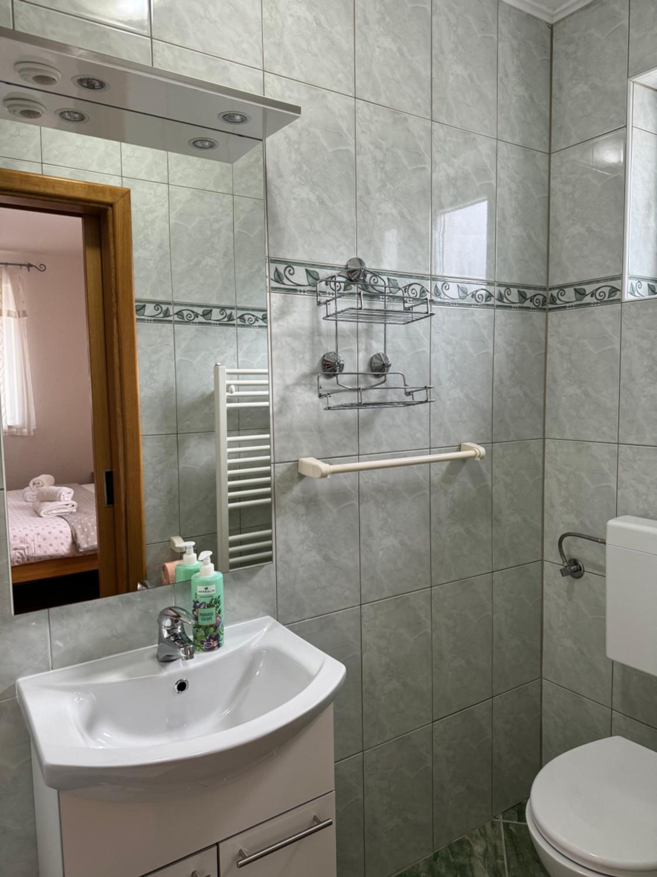Double Room - Photo 6