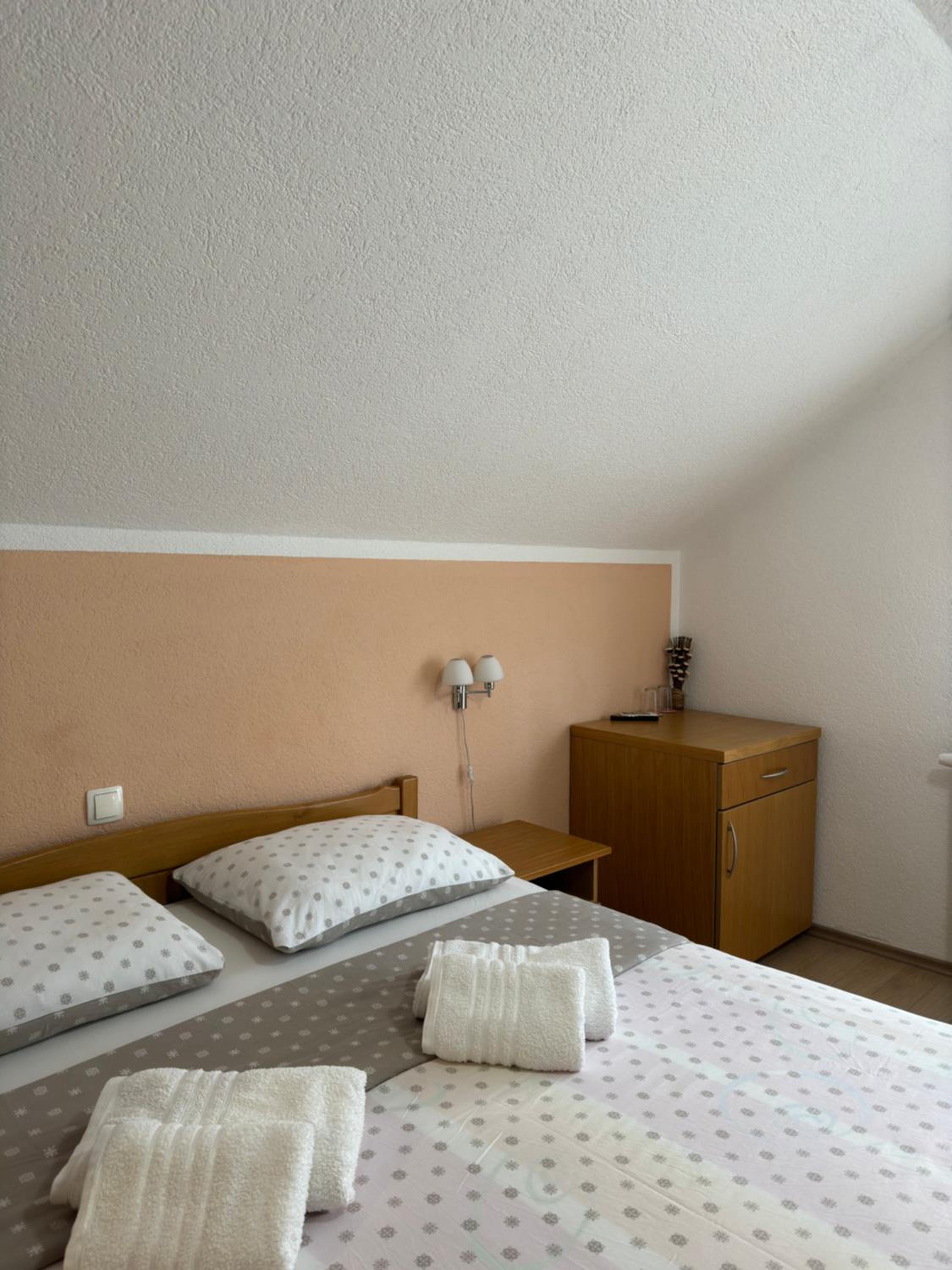 Double Room with Balcony - Photo 10