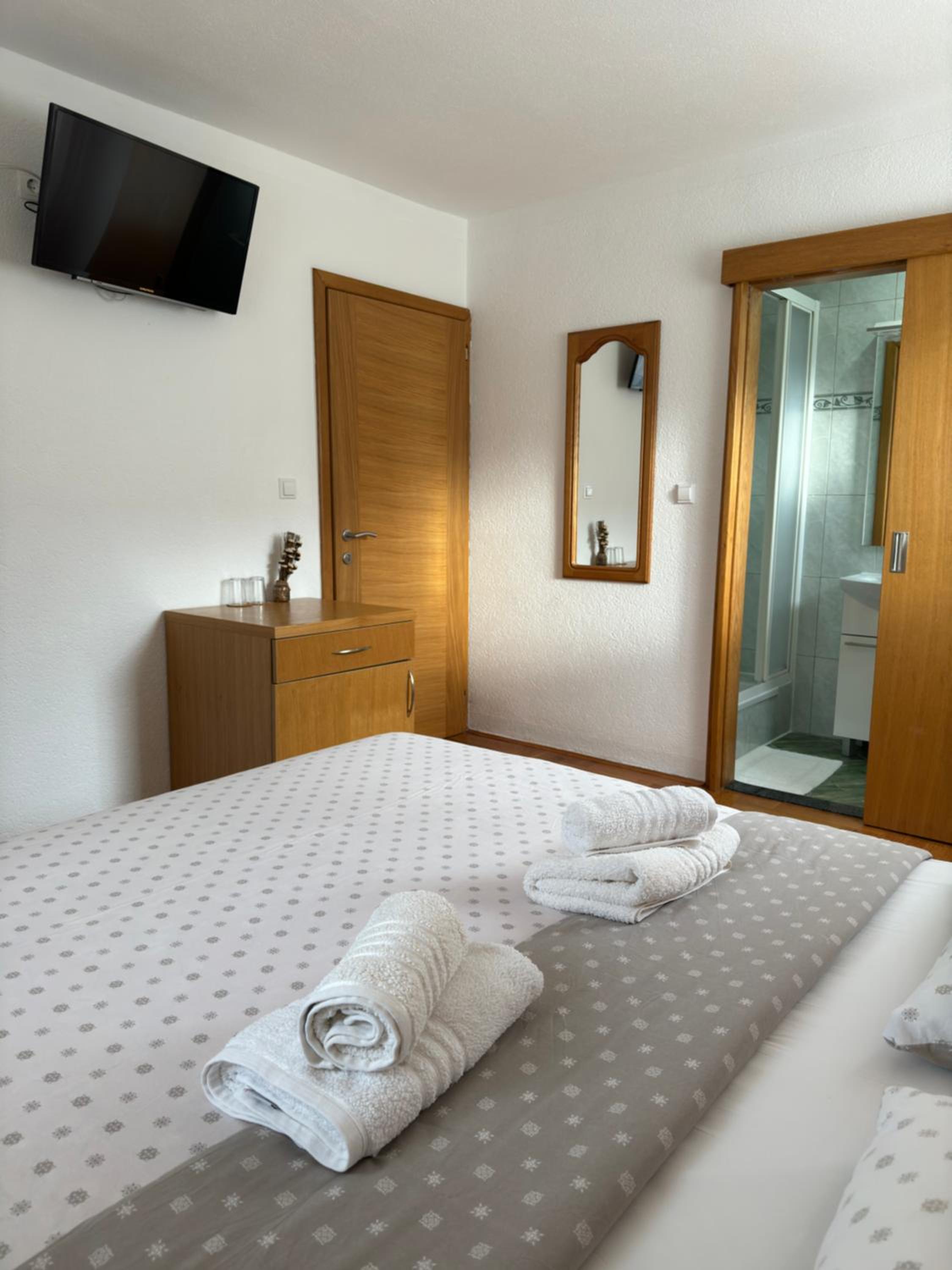 Double Room - Photo 2