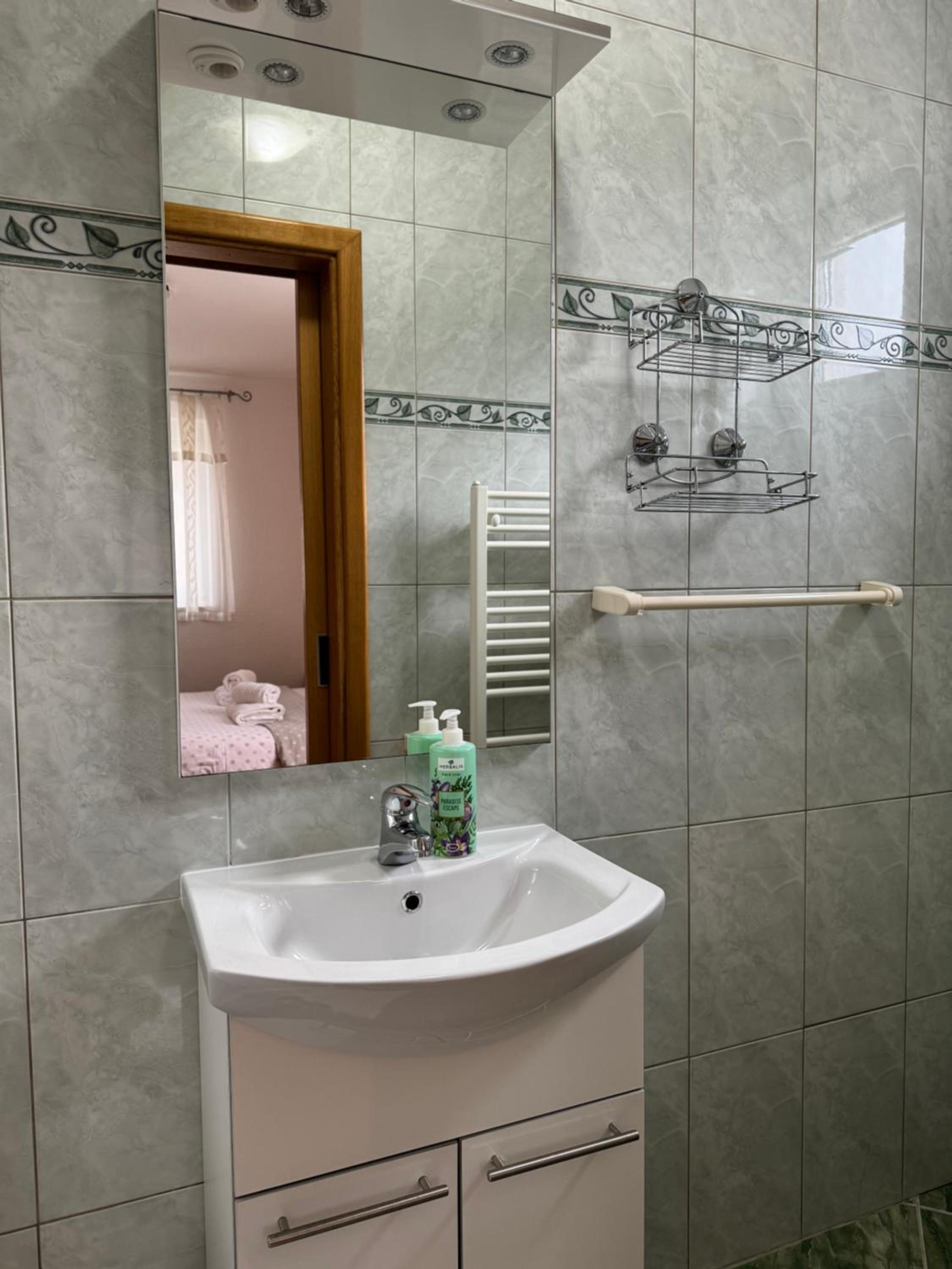 Double Room - Photo 5