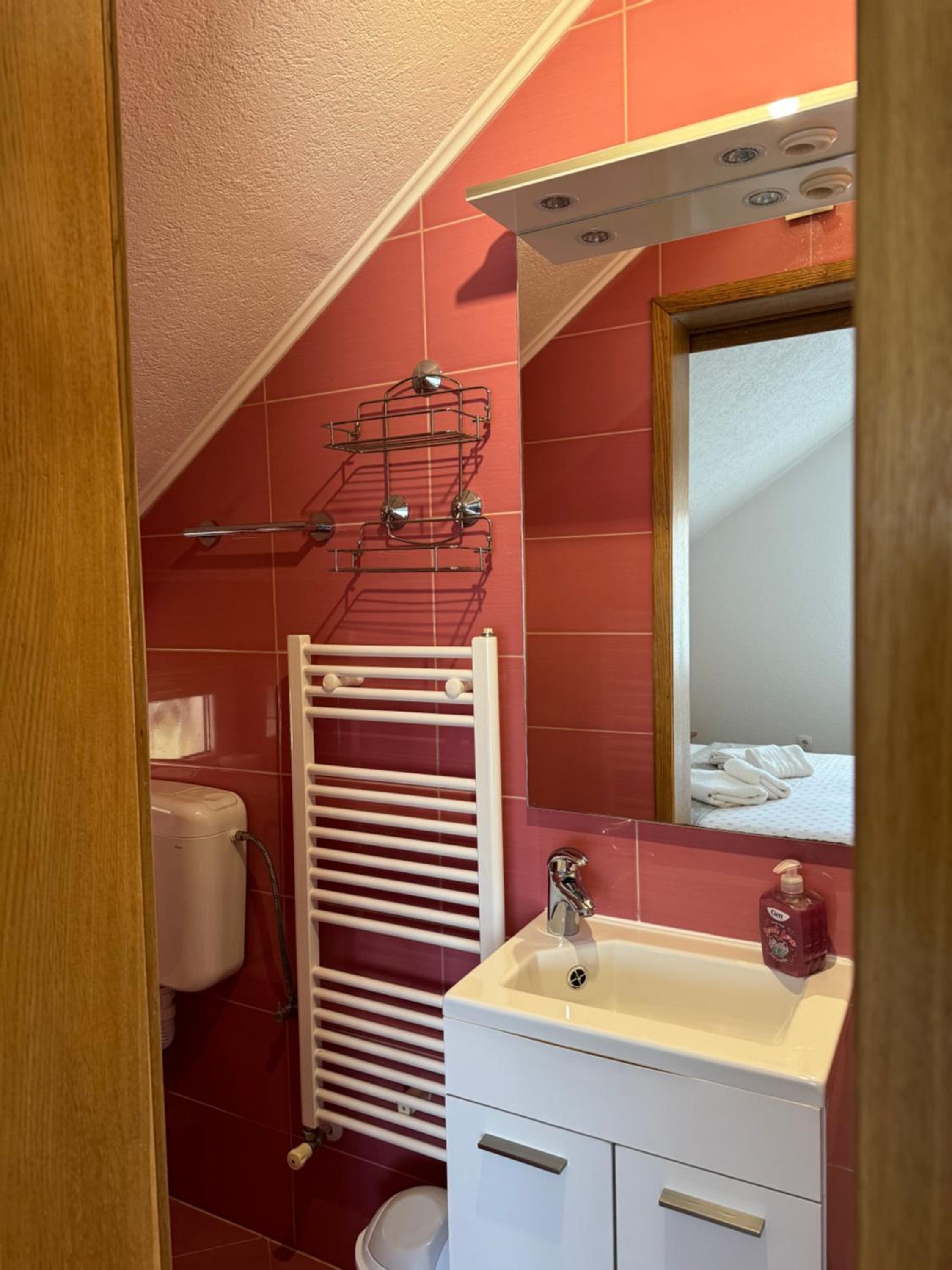 Double Room with Balcony - Photo 4