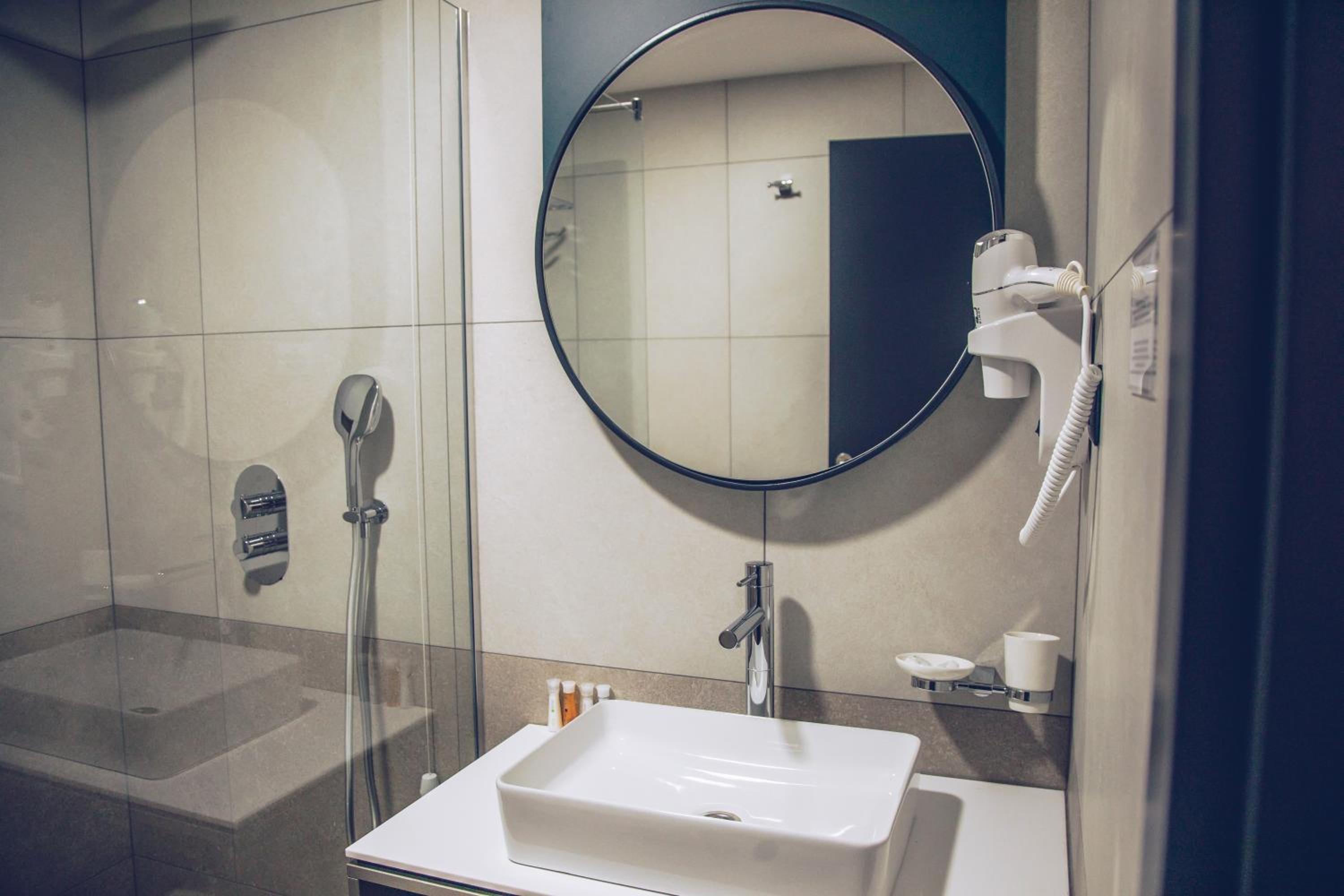 Deluxe Double or Twin Room - Photo 4