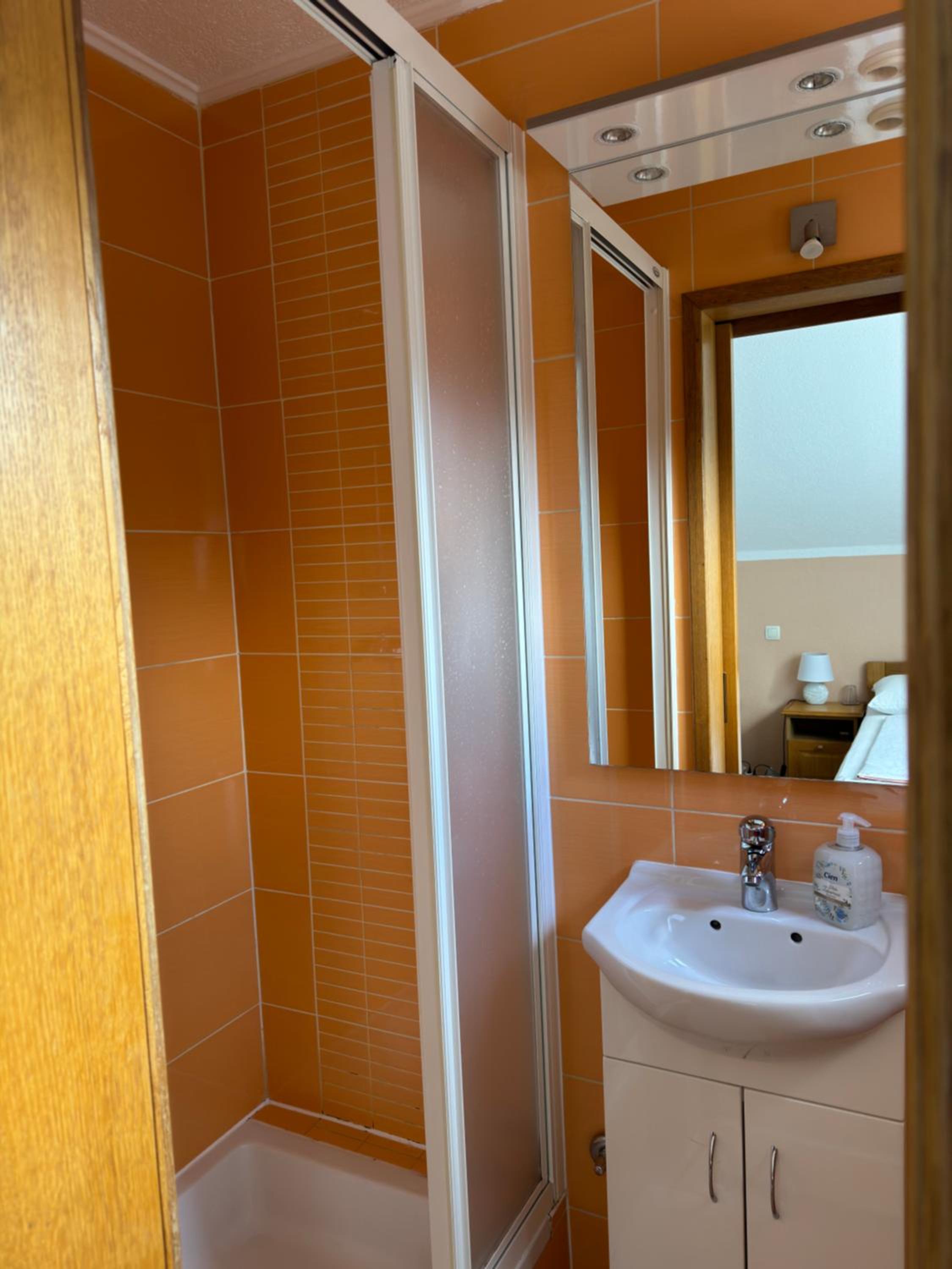 Twin Room - Photo 6