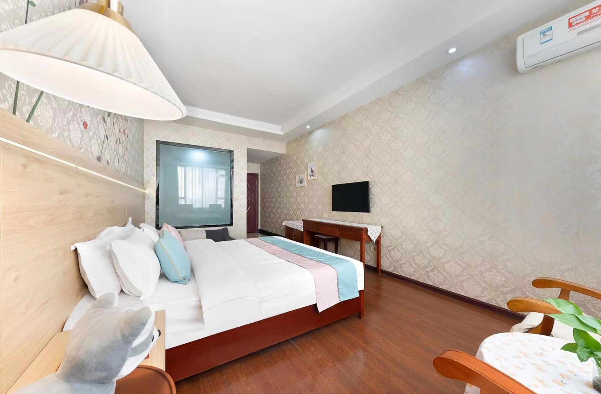 Standard Queen Room photo 2