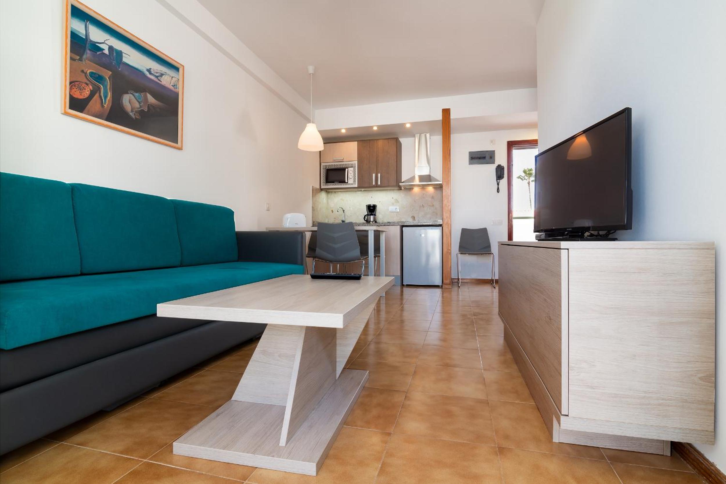 One-Bedroom Apartment (side sea view) photo 2