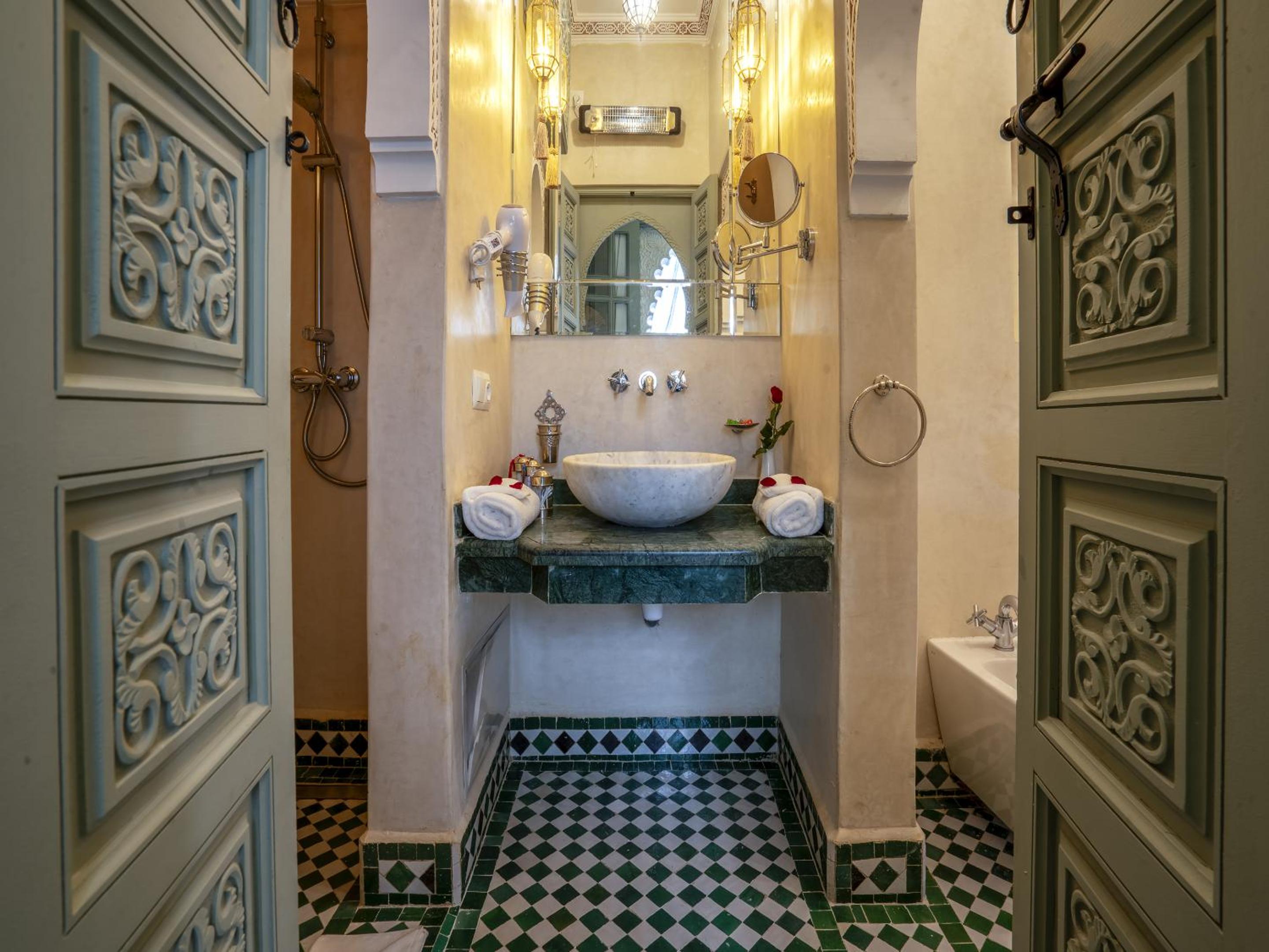 Standard Suite - Photo 7