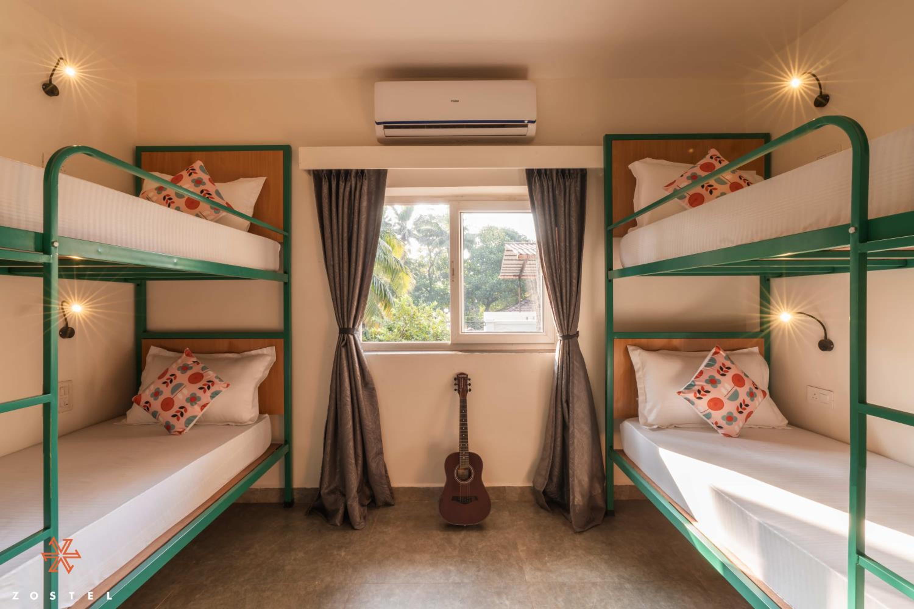 Bed in Deluxe 8 Bed Mixed dorm (with balcony) photo 1