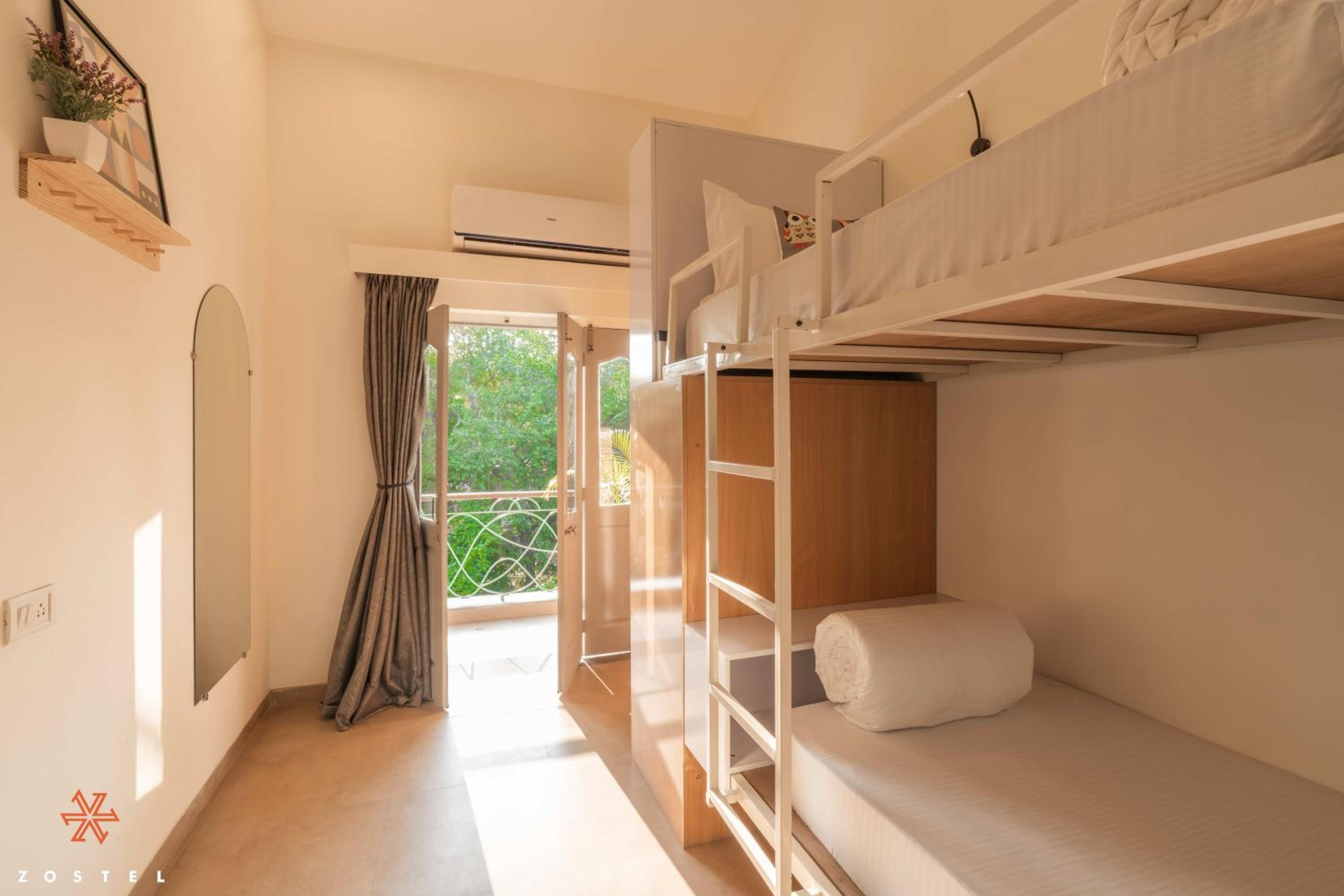 Bed in Deluxe 6 Bed Mixed dorm (with balcony) photo 1
