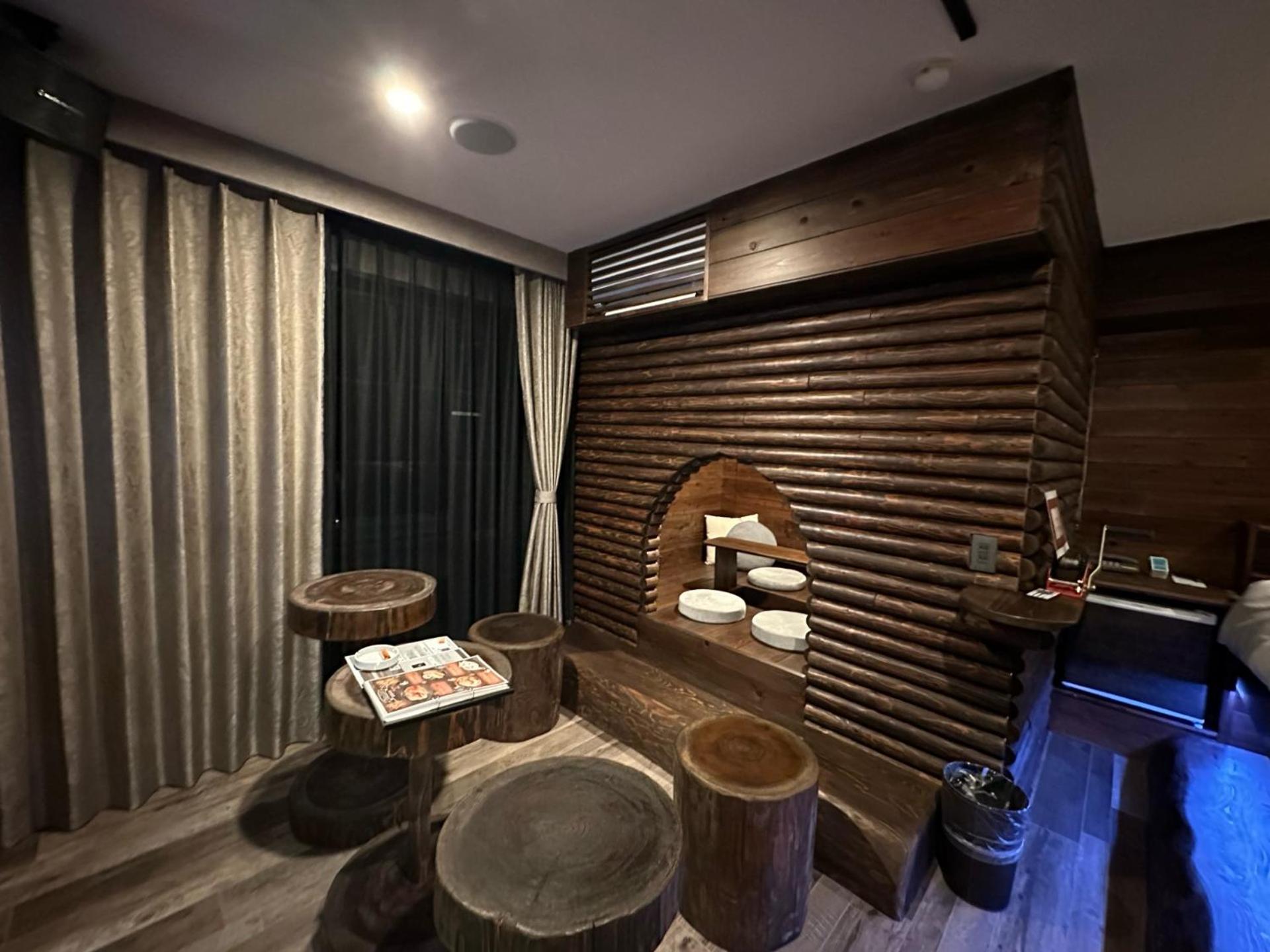 Deluxe Queen Room - Photo 8