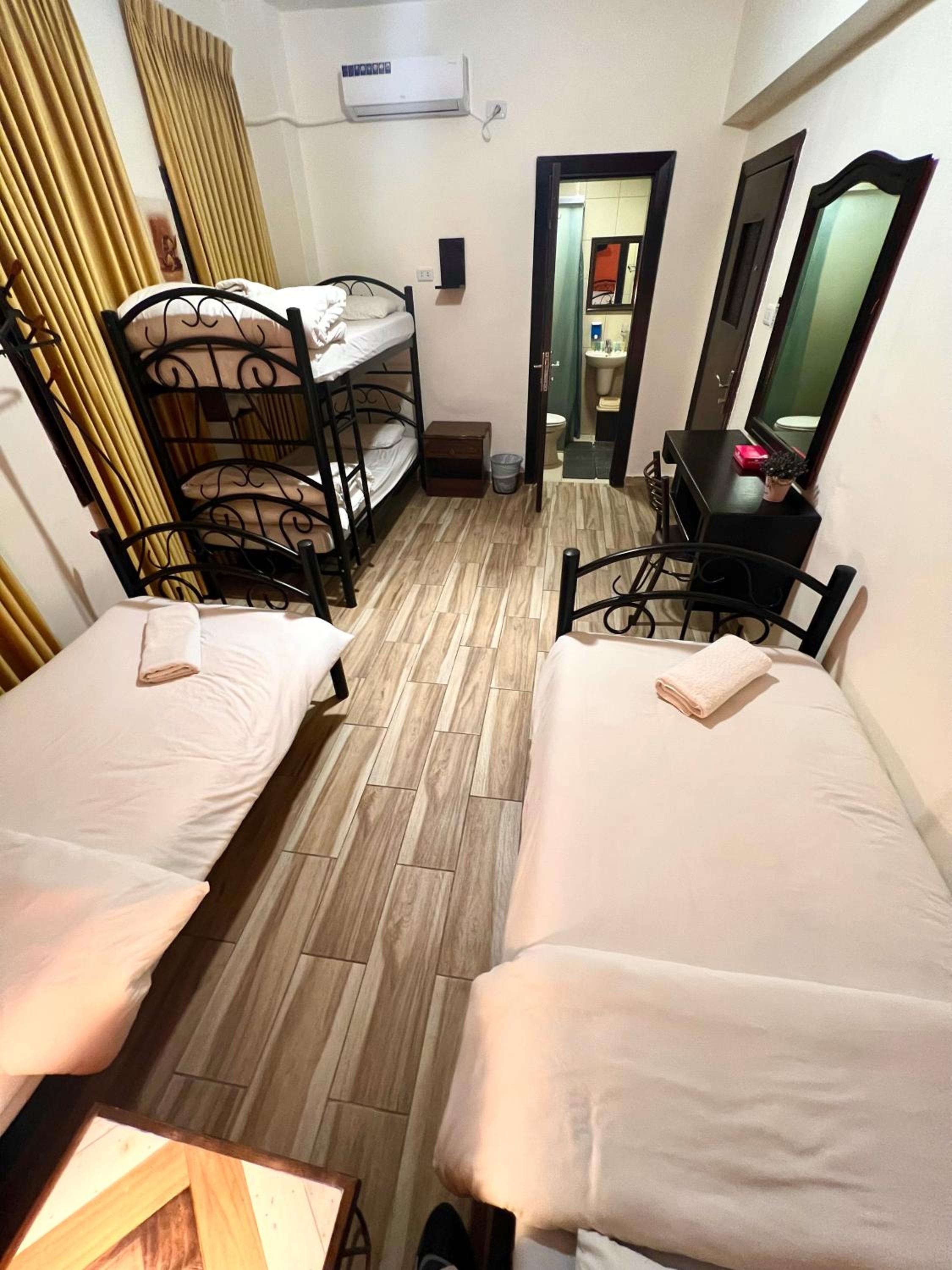 Economy Quadruple Room - Photo 3