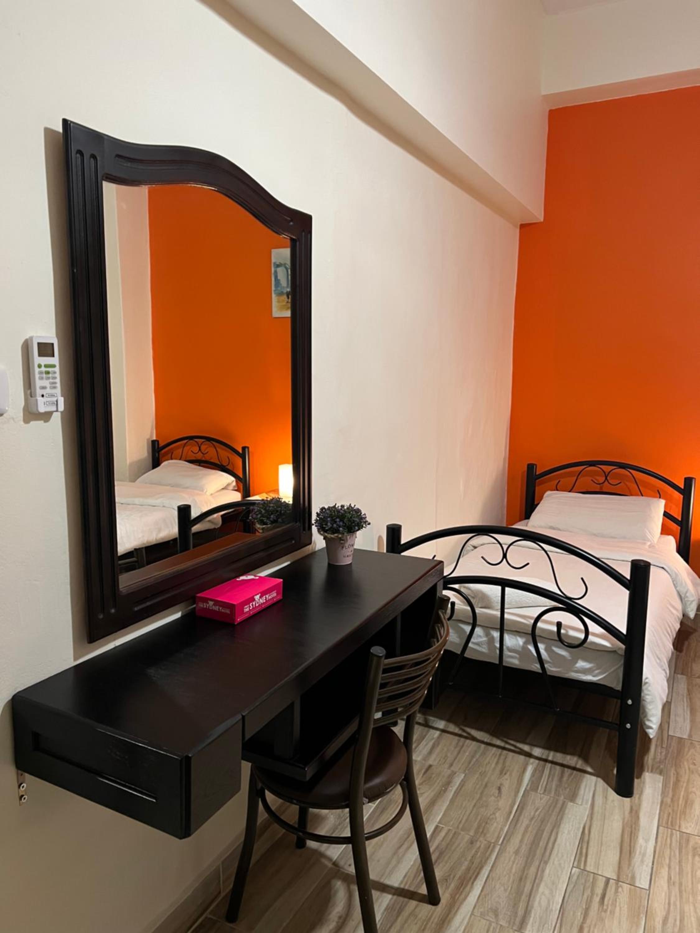 Economy Quadruple Room - Photo 6
