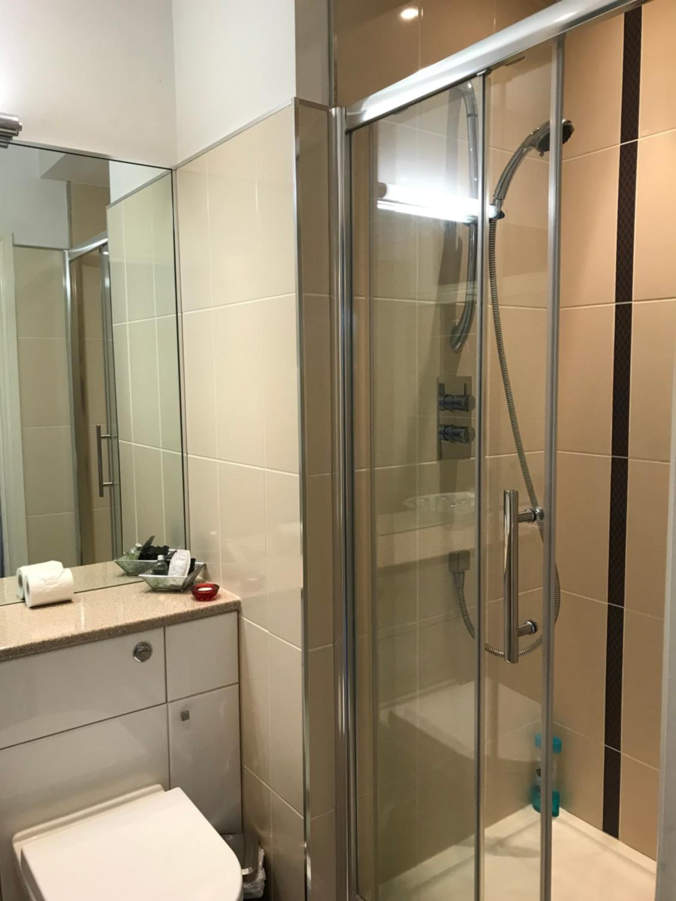 Double Room With En-Suite Bathroom photo 2