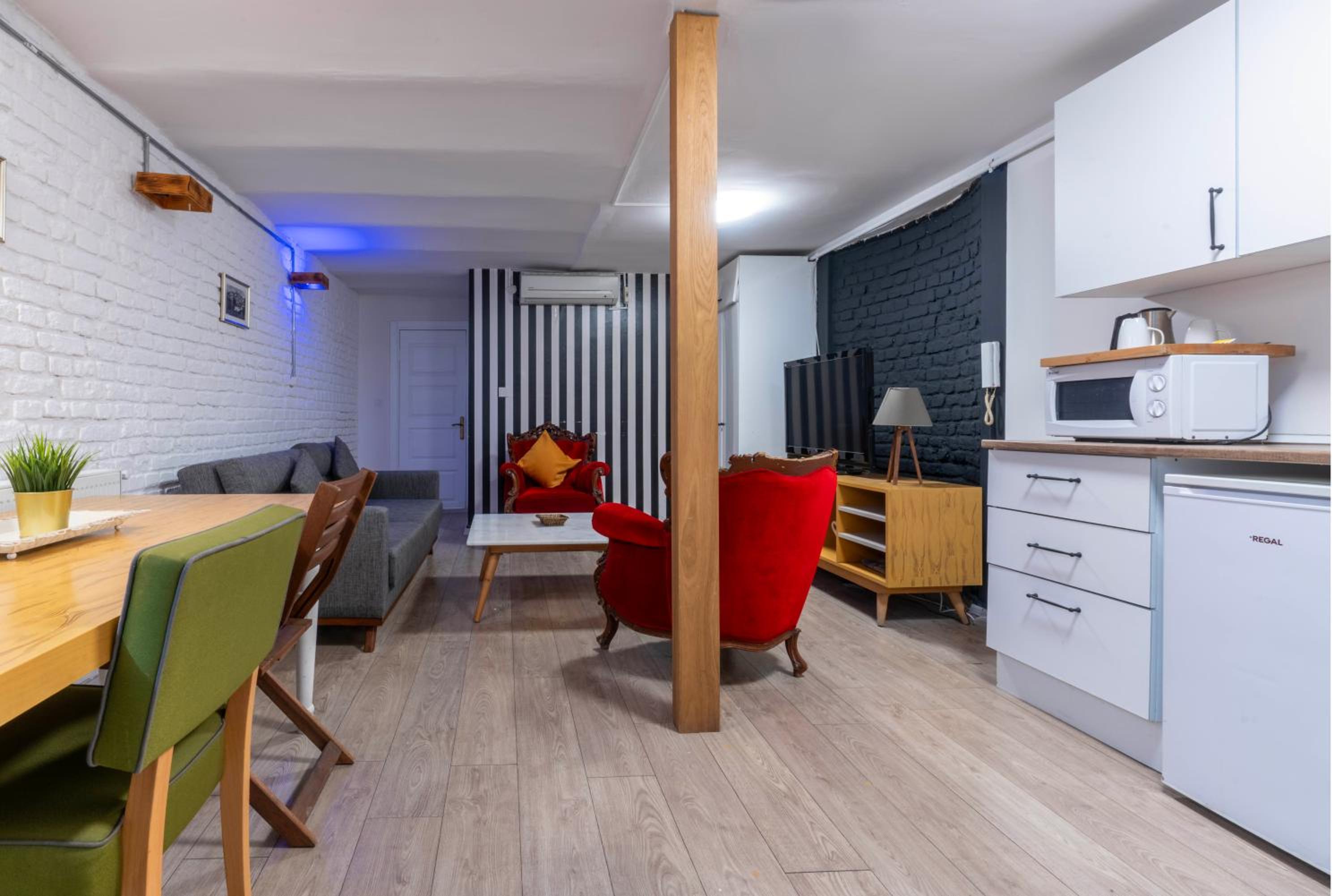 Apartment - Basement photo 2