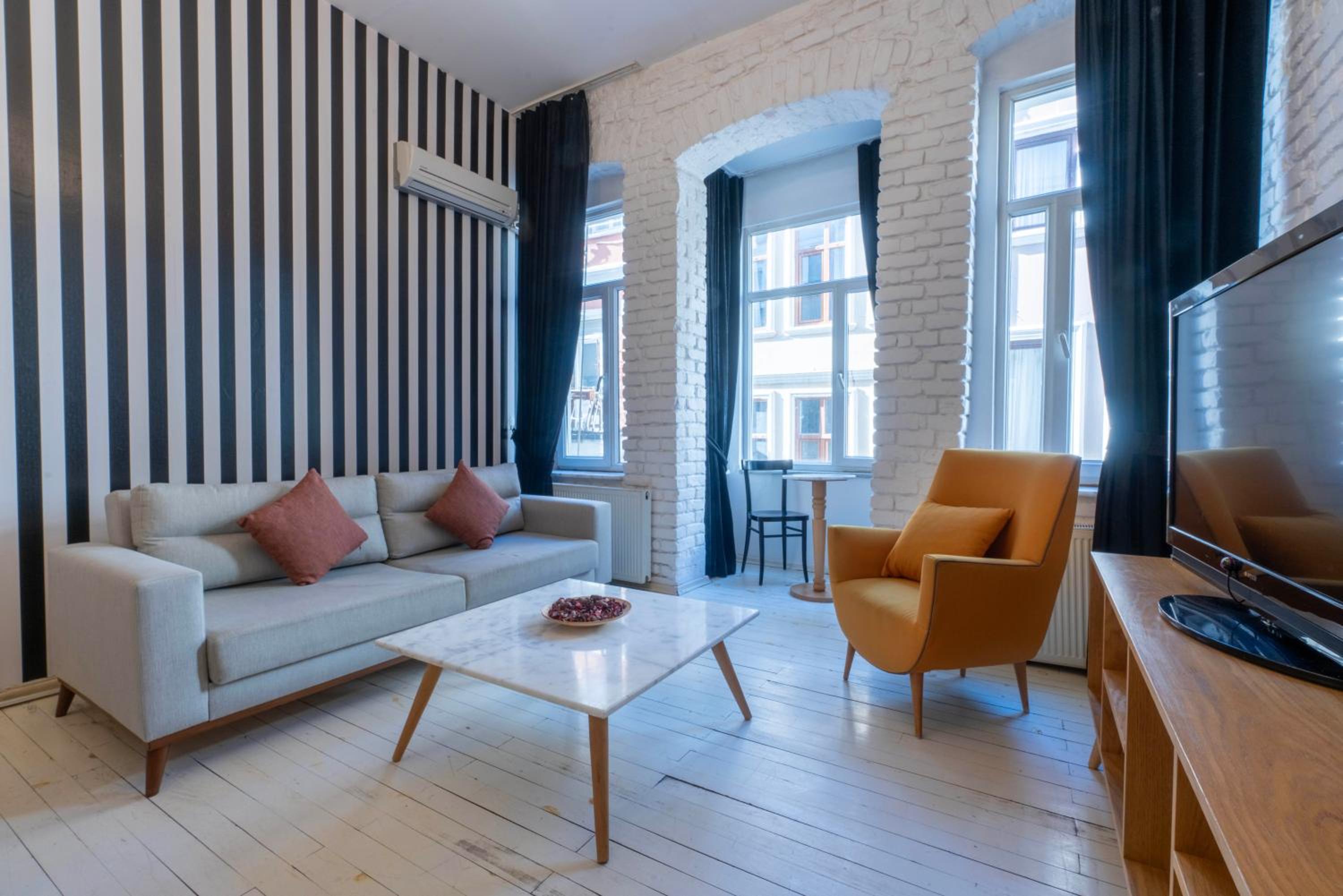 Deluxe Apartment