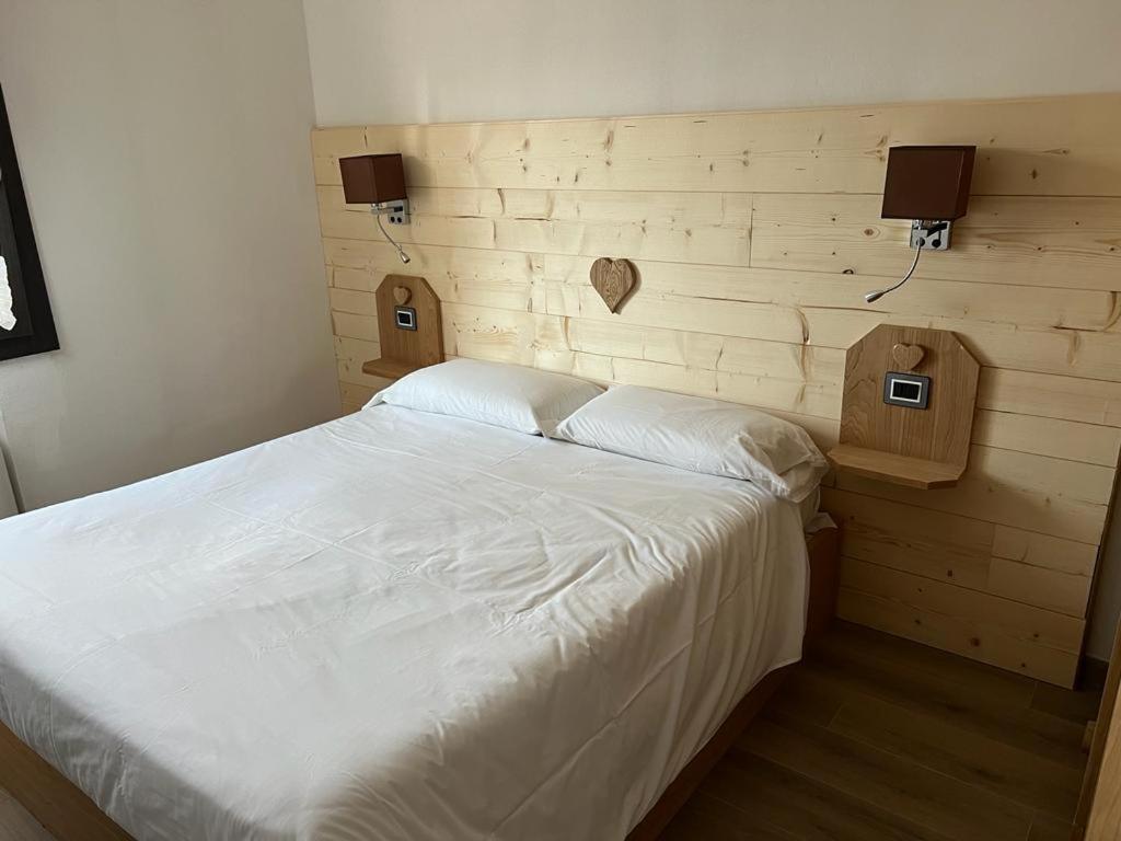 Three-Bedroom Apartment - Photo 9