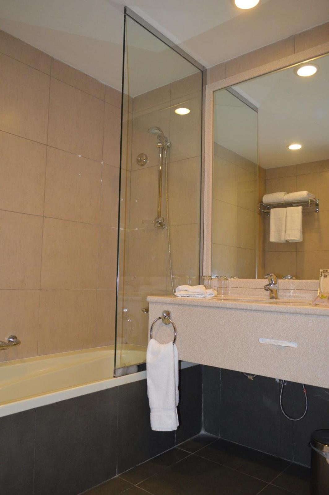 Executive Suite - Photo 7