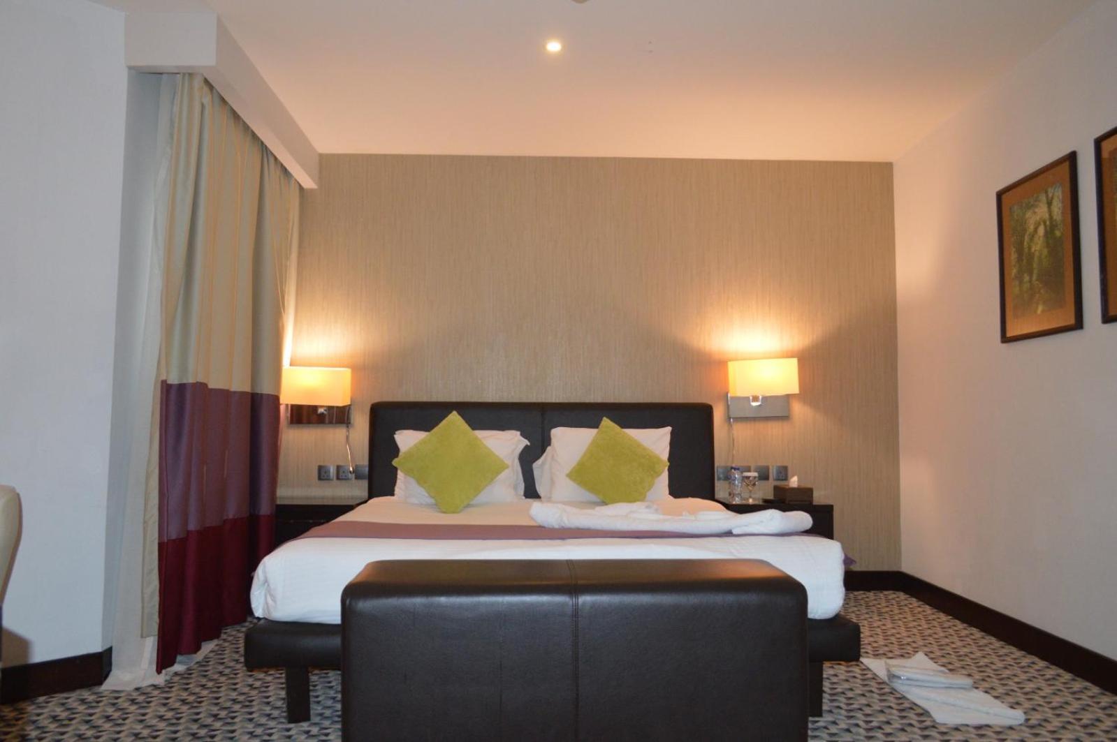Executive Suite - Photo 12