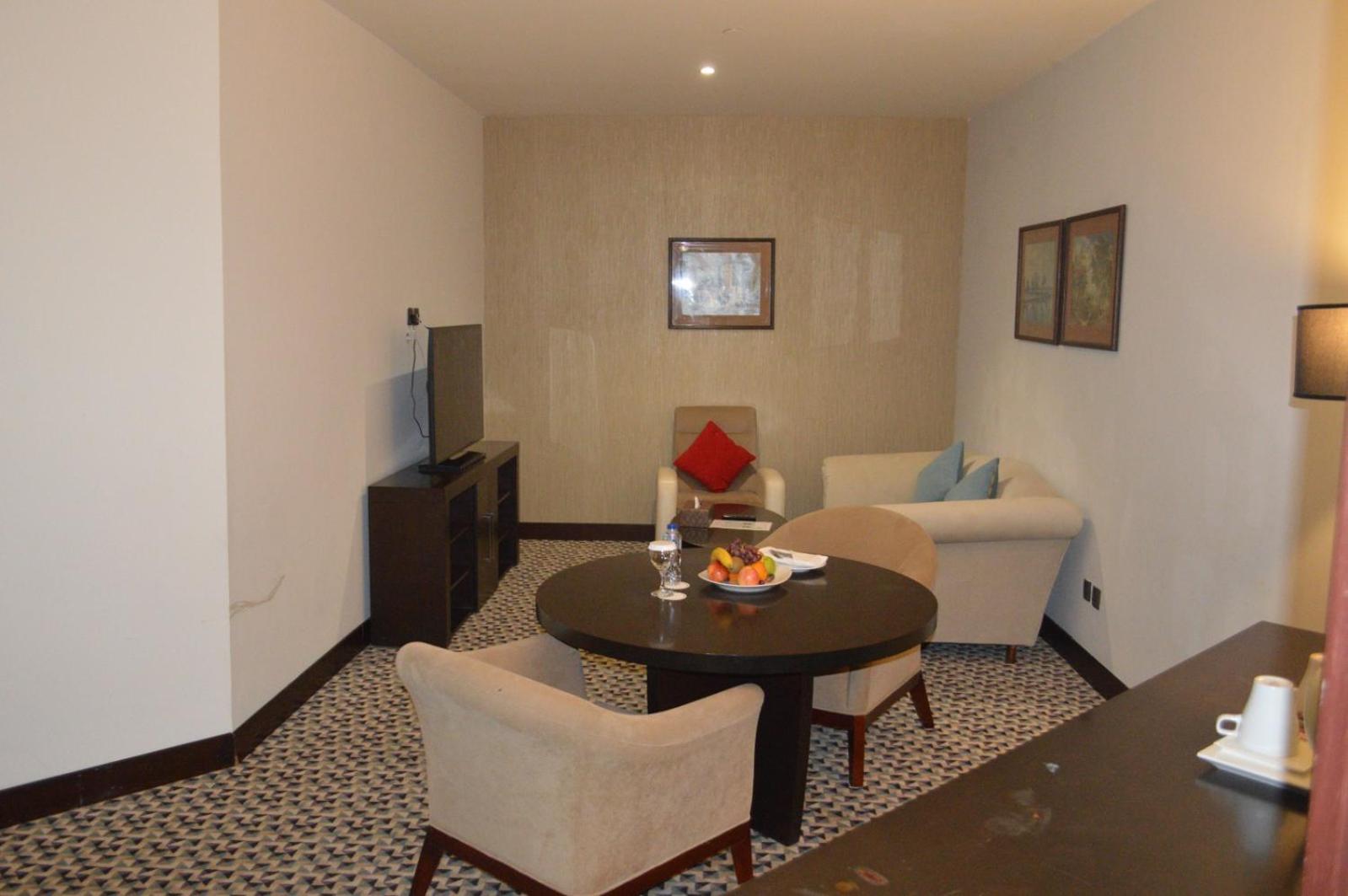 Executive Suite - Photo 9