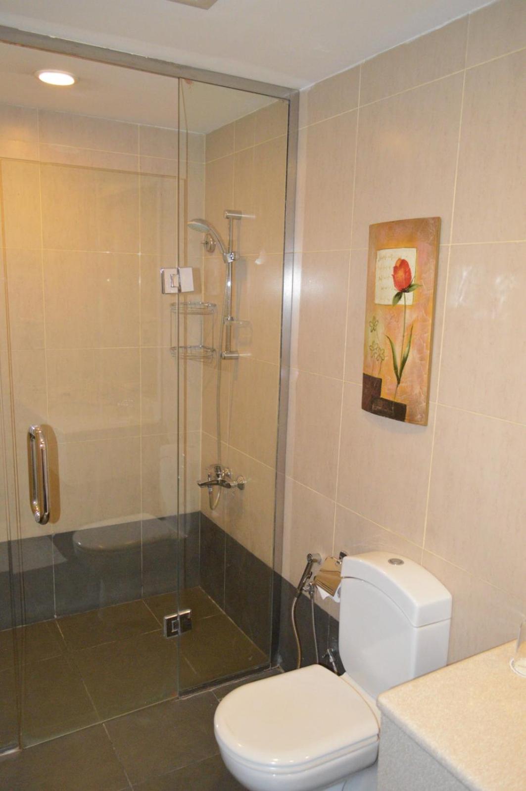 Executive Suite - Photo 11