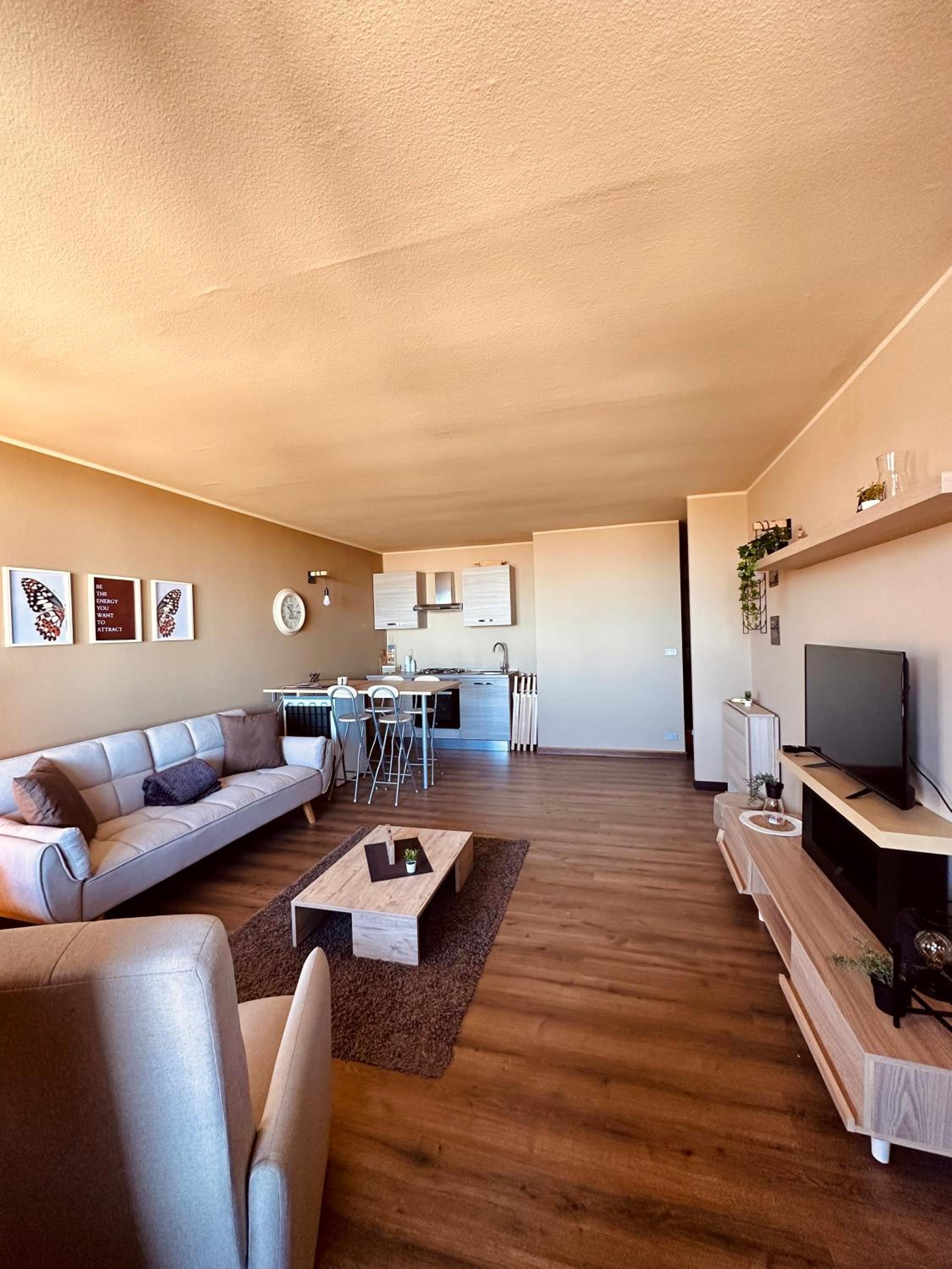 Apartment with Mountain View