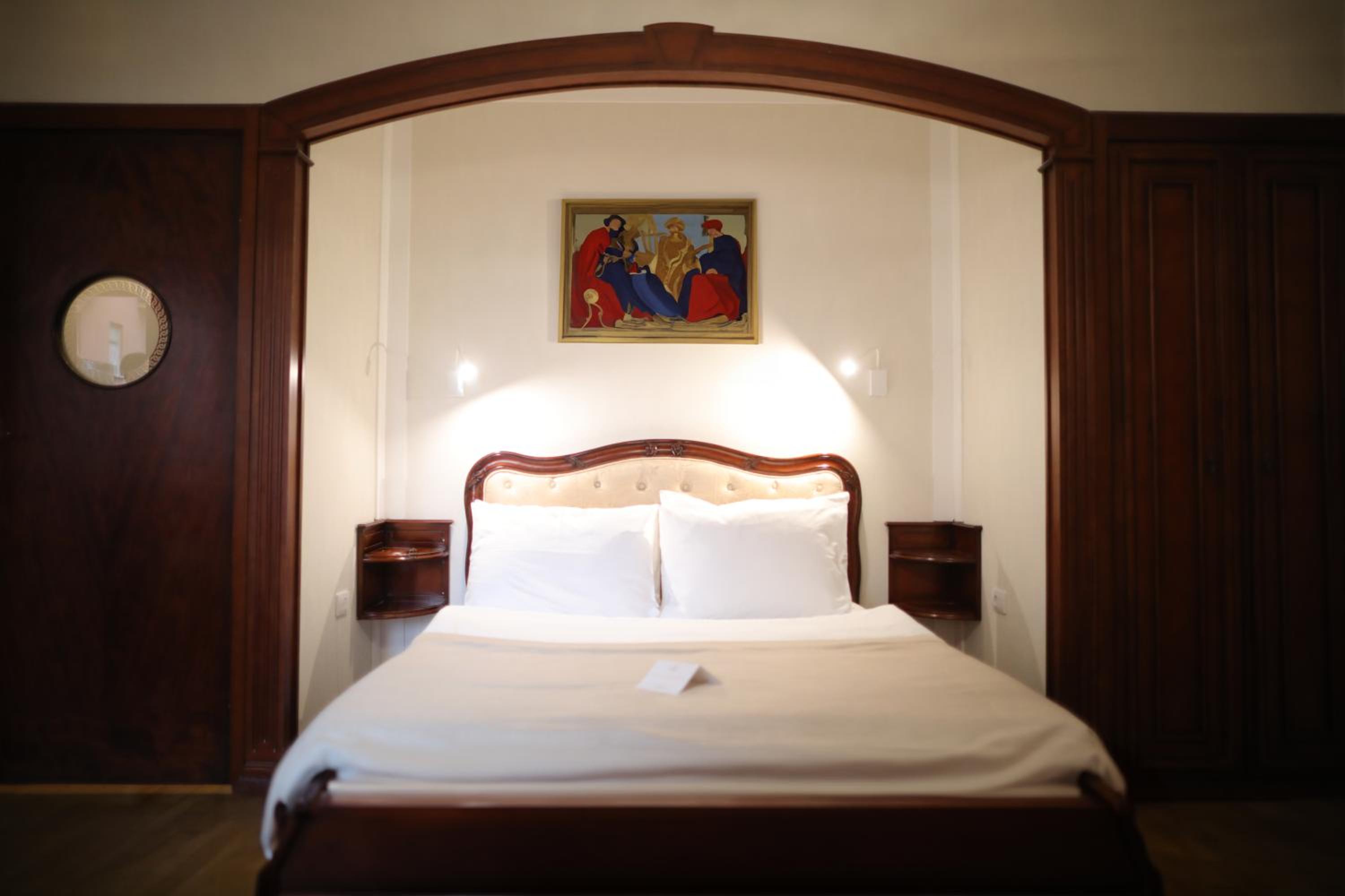 Suite - Photo 1