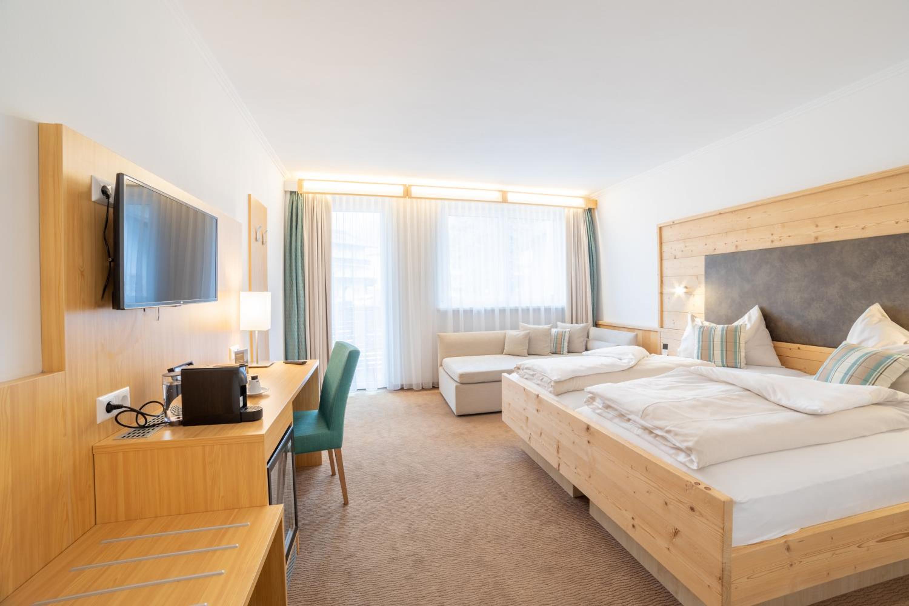 Deluxe Double Room with Balcony photo 1