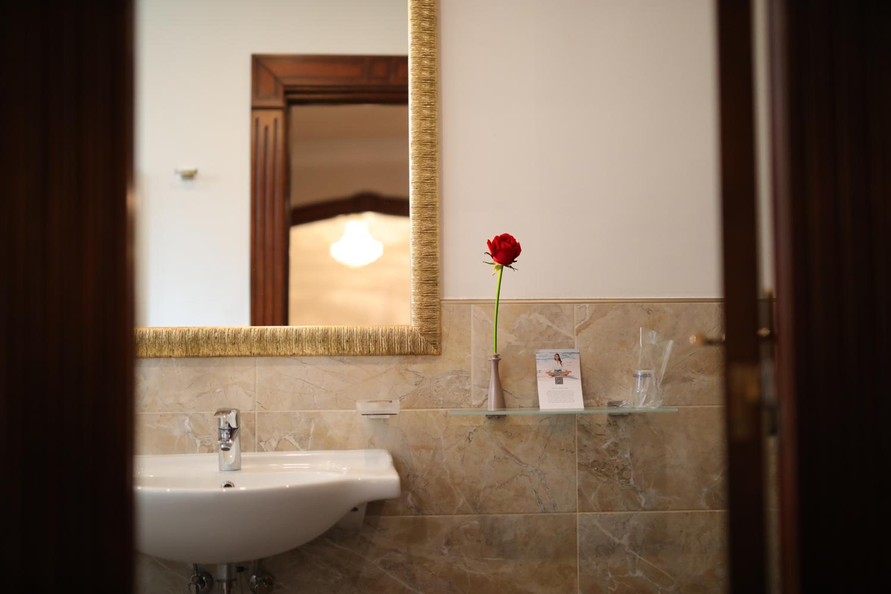 Suite - Photo 2