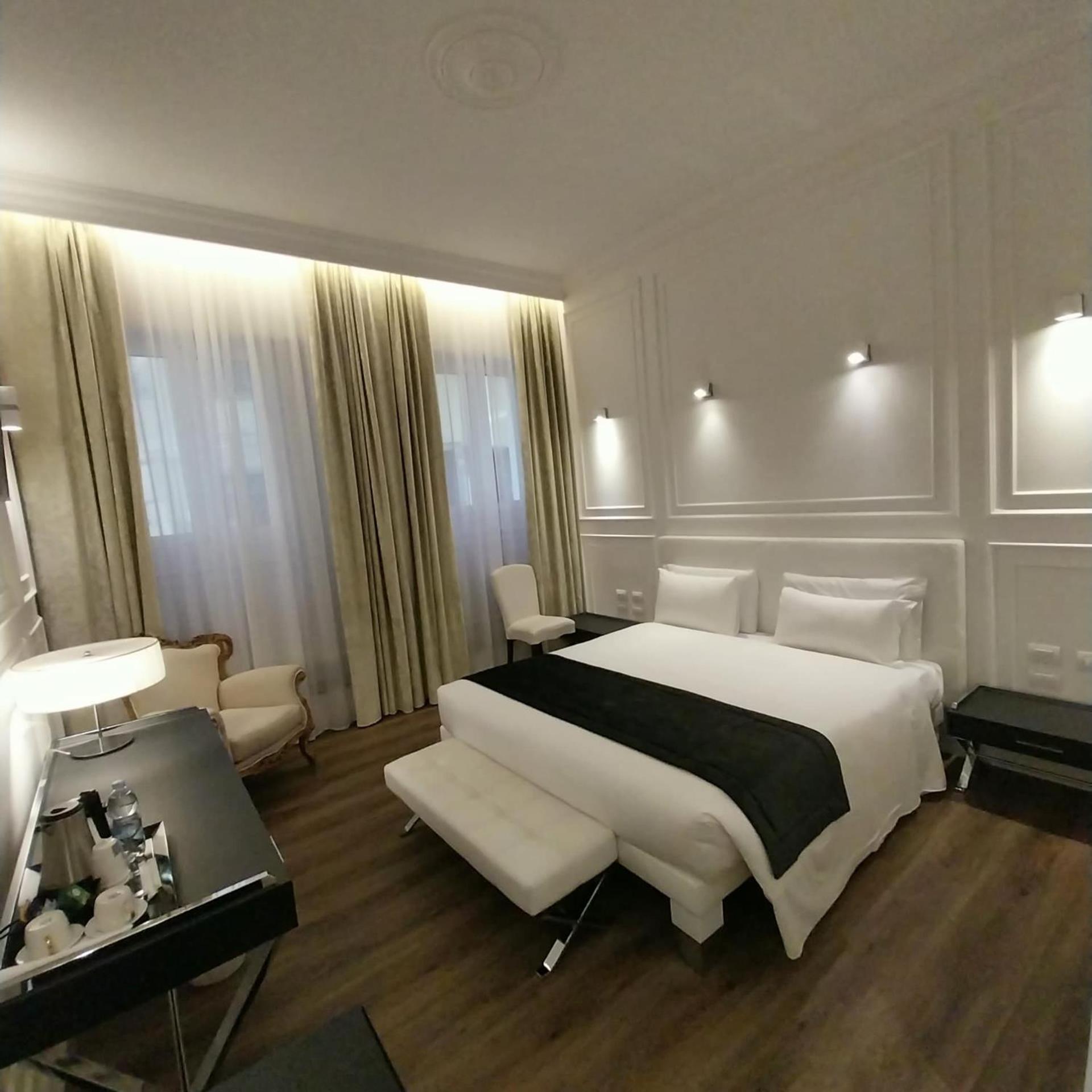 Deluxe King Room photo 1