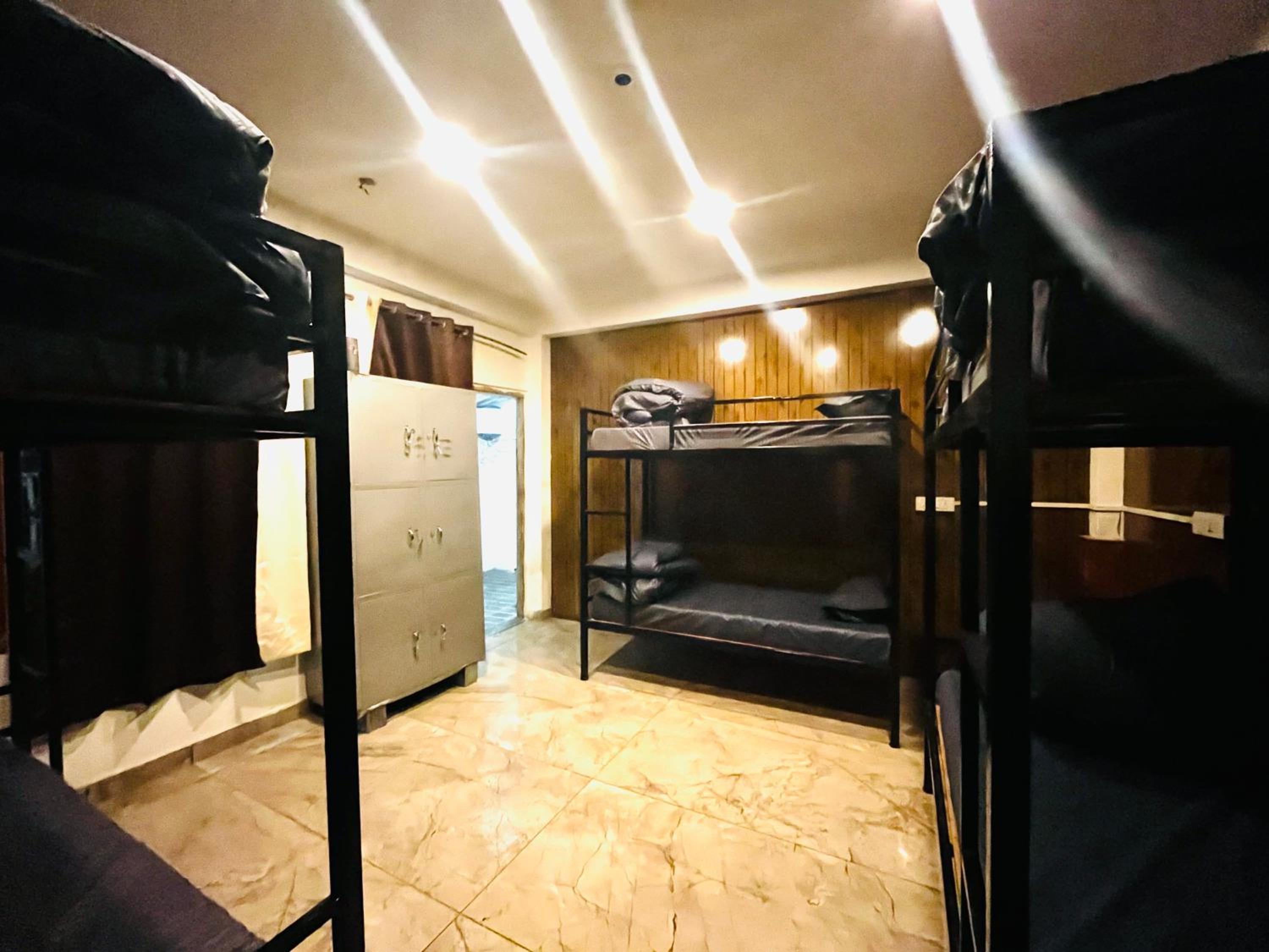 Bed in 6-Bed Mixed Dormitory Room photo 2