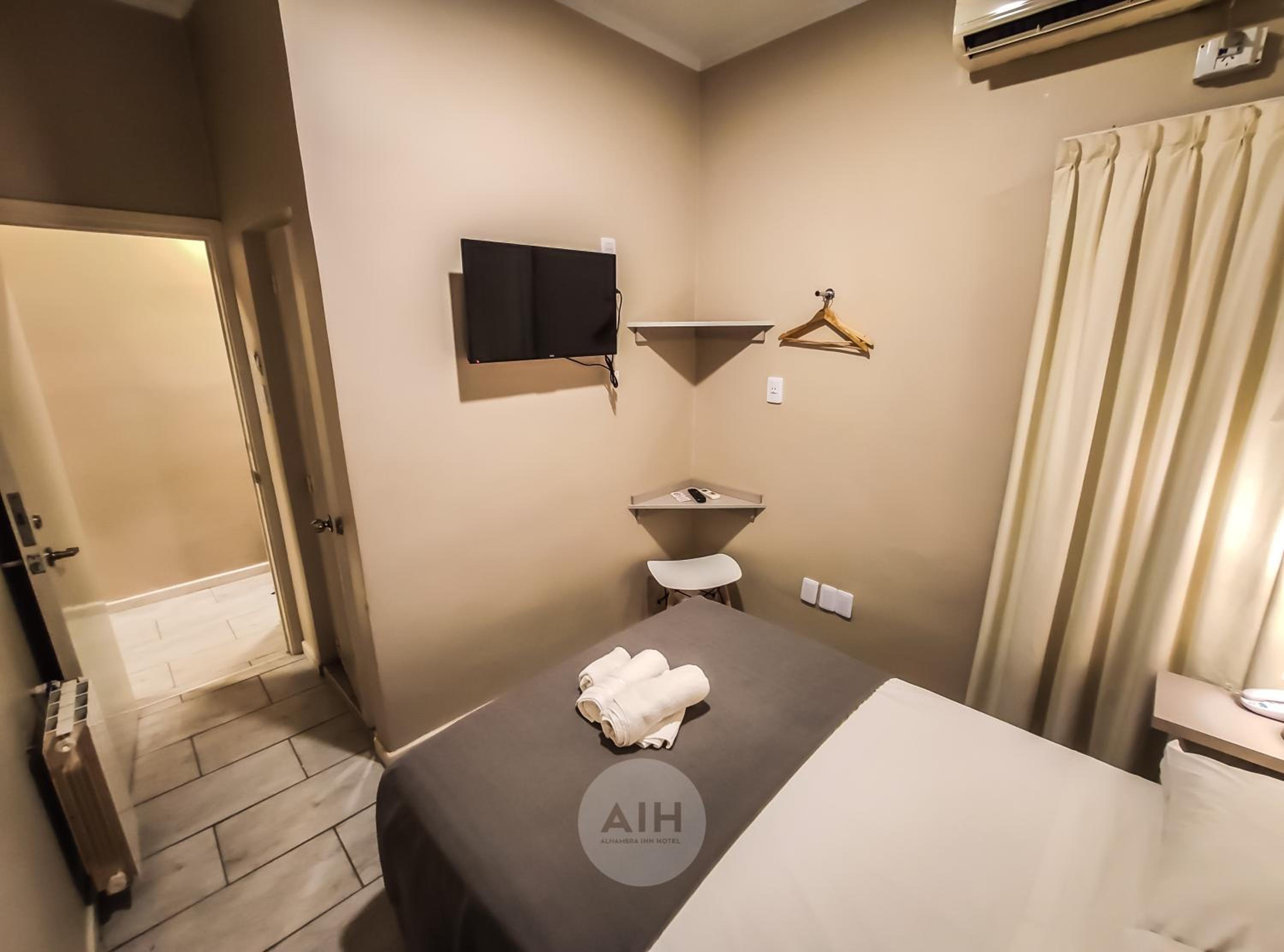 Single Room photo 3