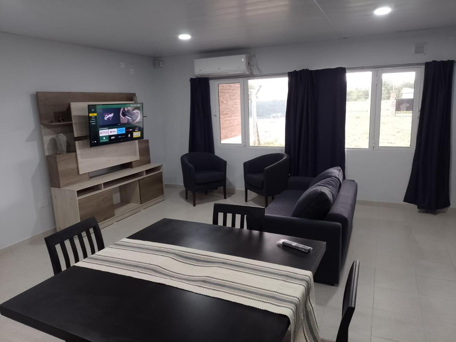 One-Bedroom House photo 2