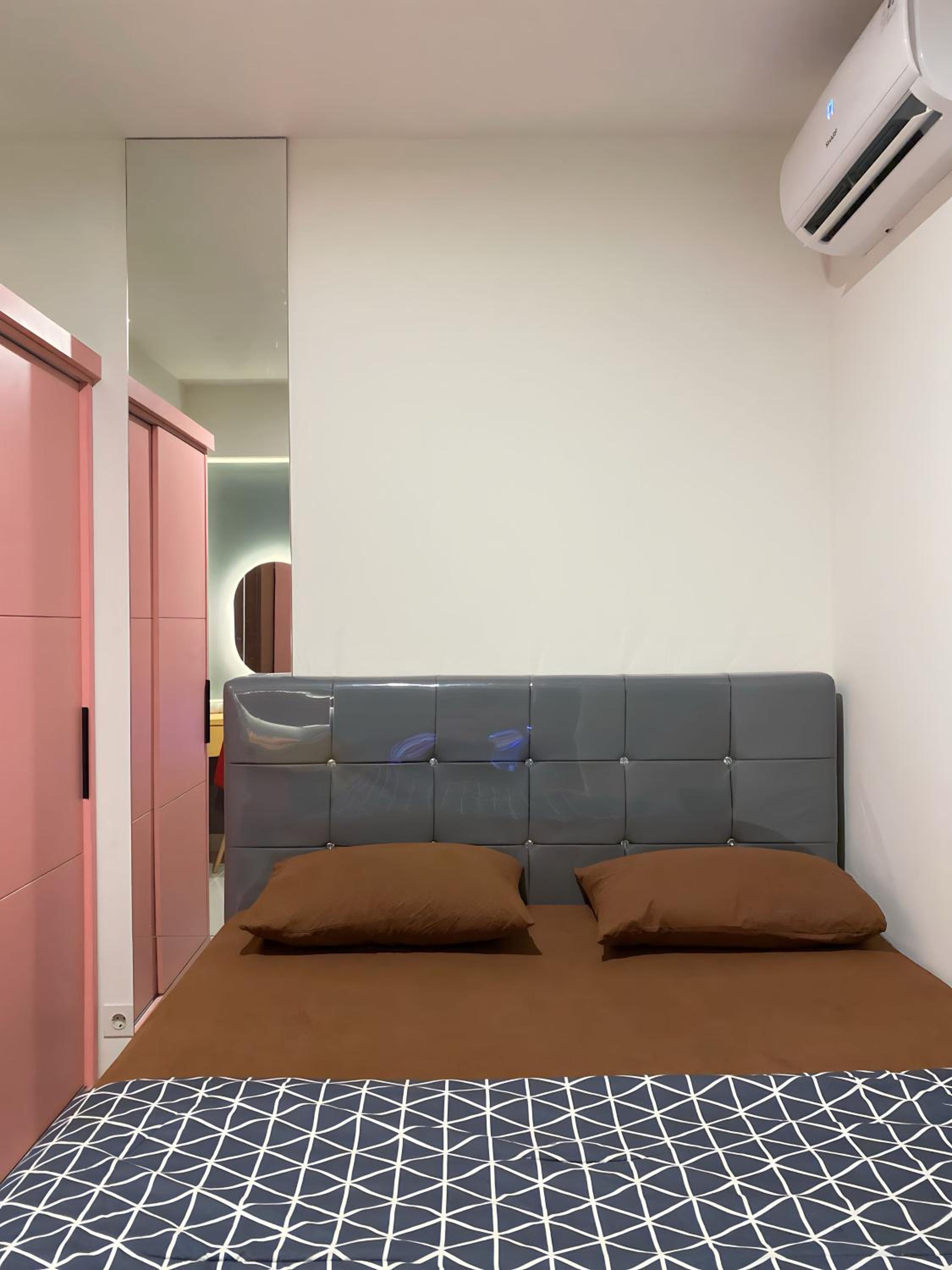 One-Bedroom Apartment photo 2