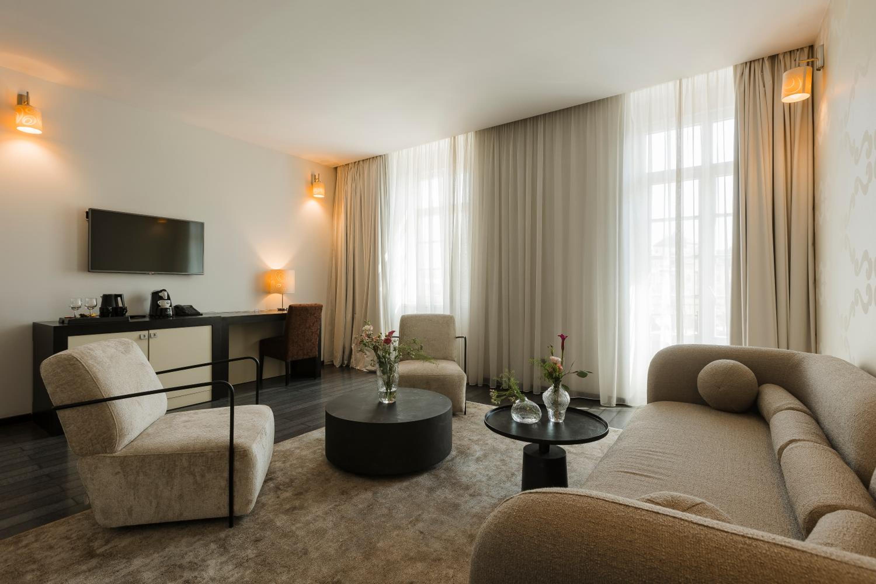 Elite One-Bedroom Suite