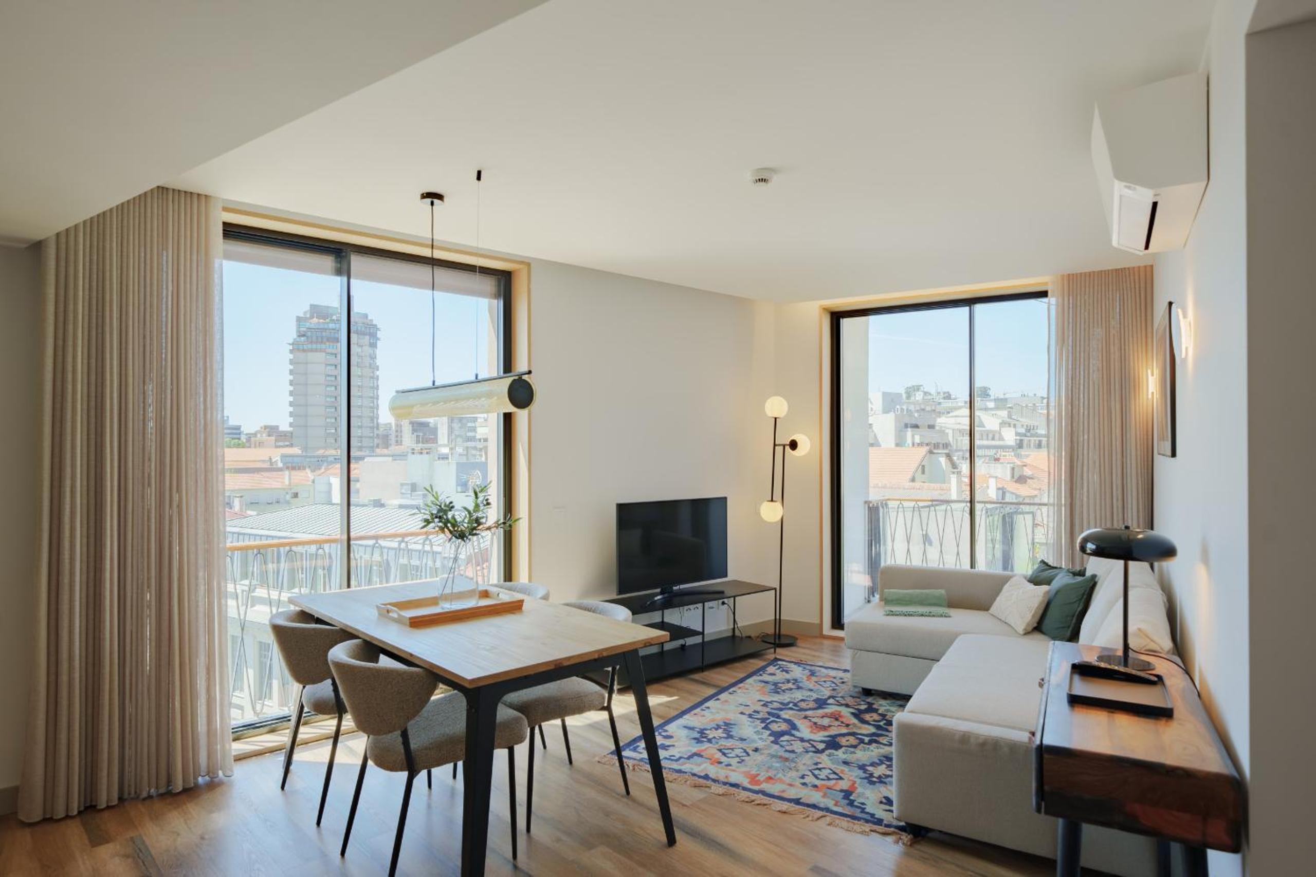 Deluxe One-Bedroom Apartment